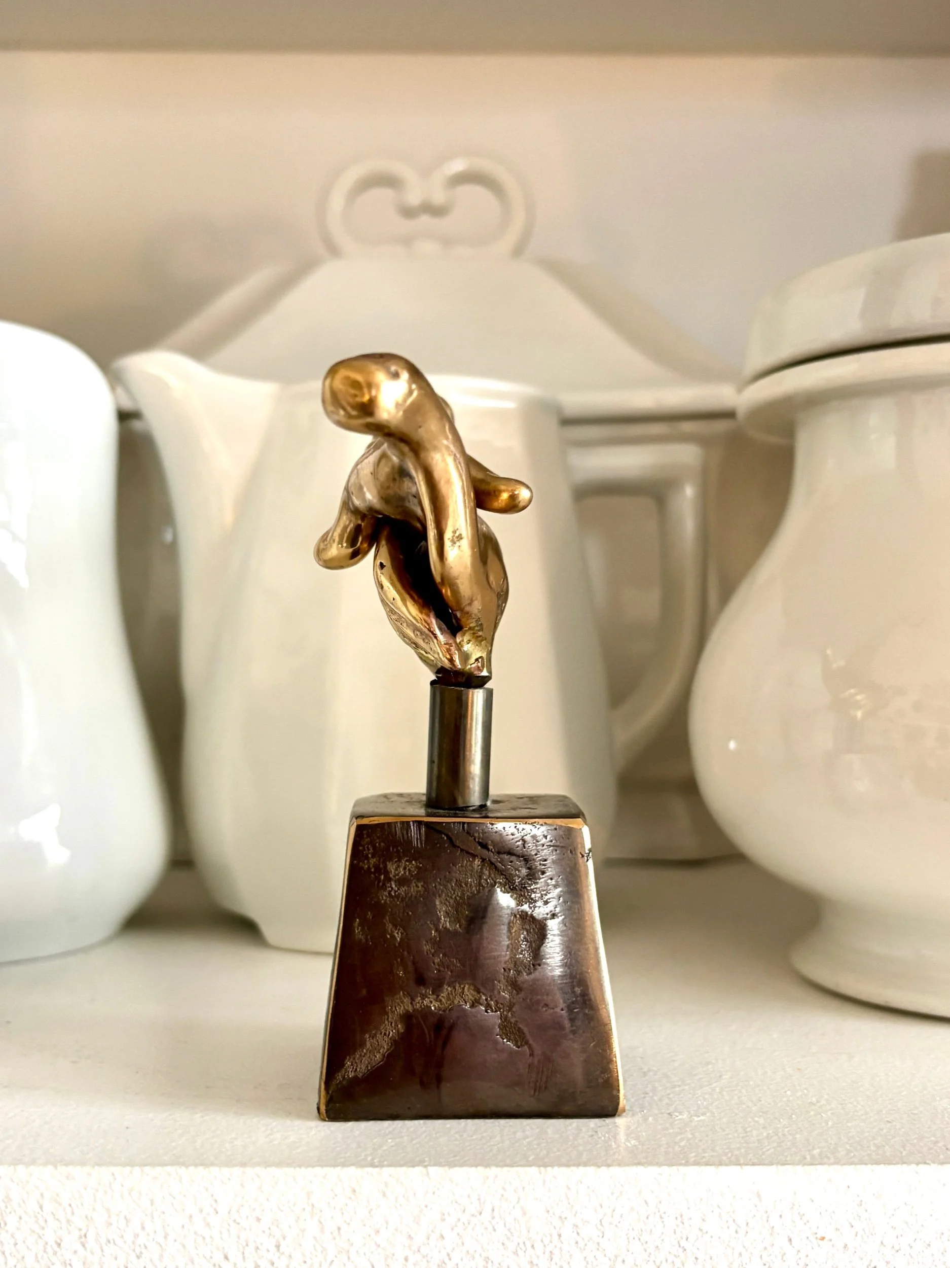 sculpture-yves-lohe-mains-bronze-art-axs-design-paris-france
