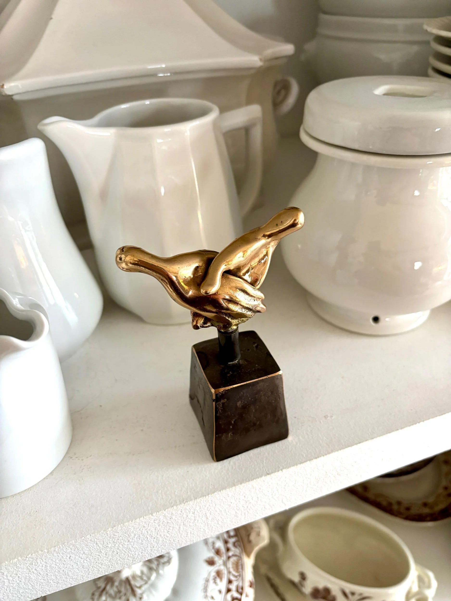 sculpture-yves-lohe-mains-bronze-art-axs-design-paris-france