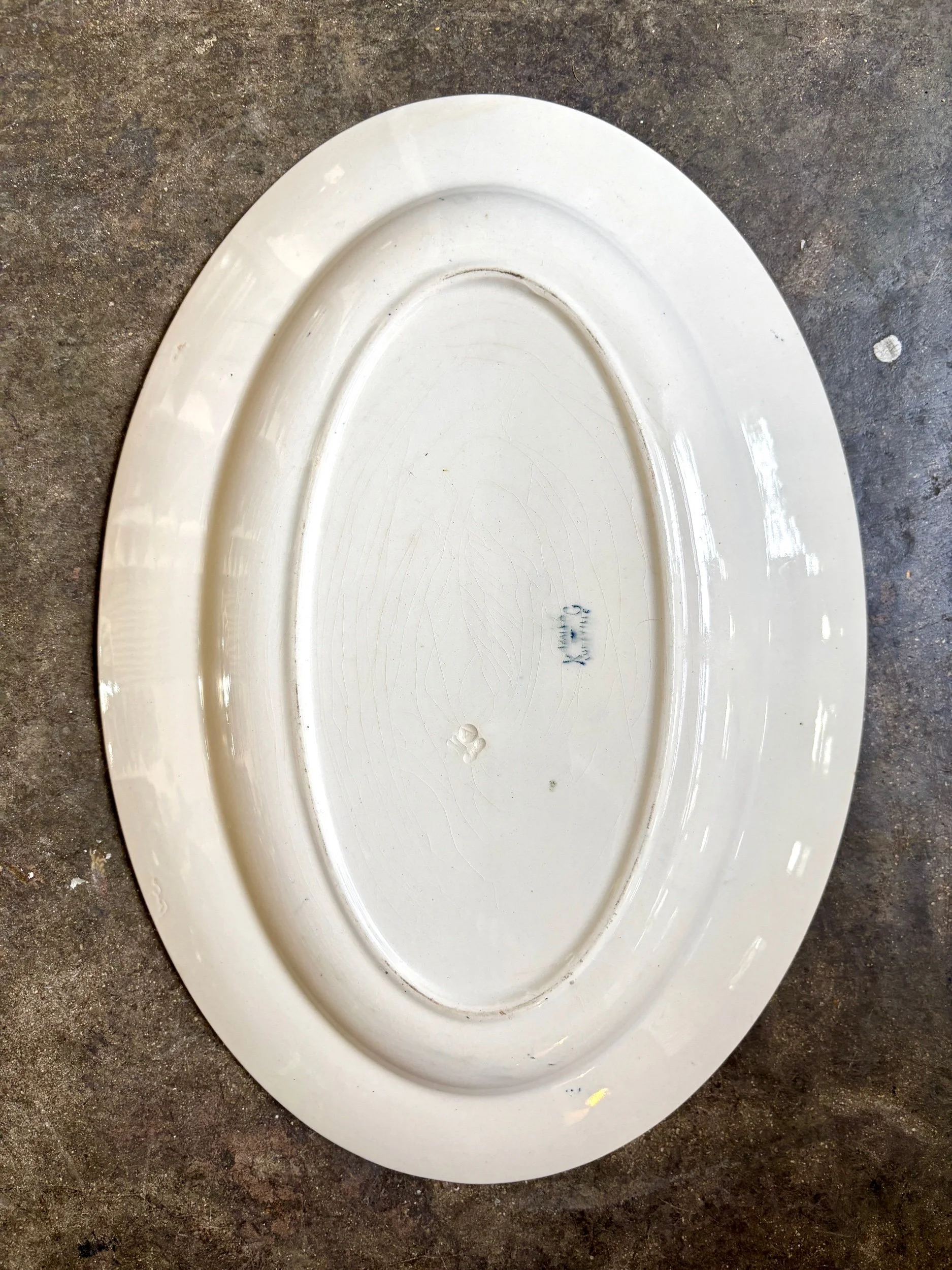 Grand-plat-ovale-terre-de-fer-azalea-blanc-bleu-luneville-vaisselle-vintage-axs-design-paris-france