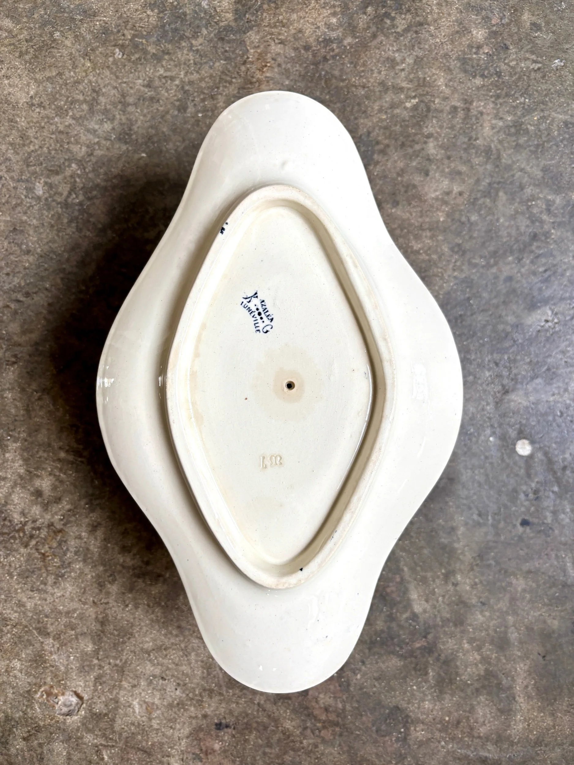 sauciere-terre-de-fer-azalea-blanc-bleu-luneville-vaisselle-vintage-axs-design-paris-france