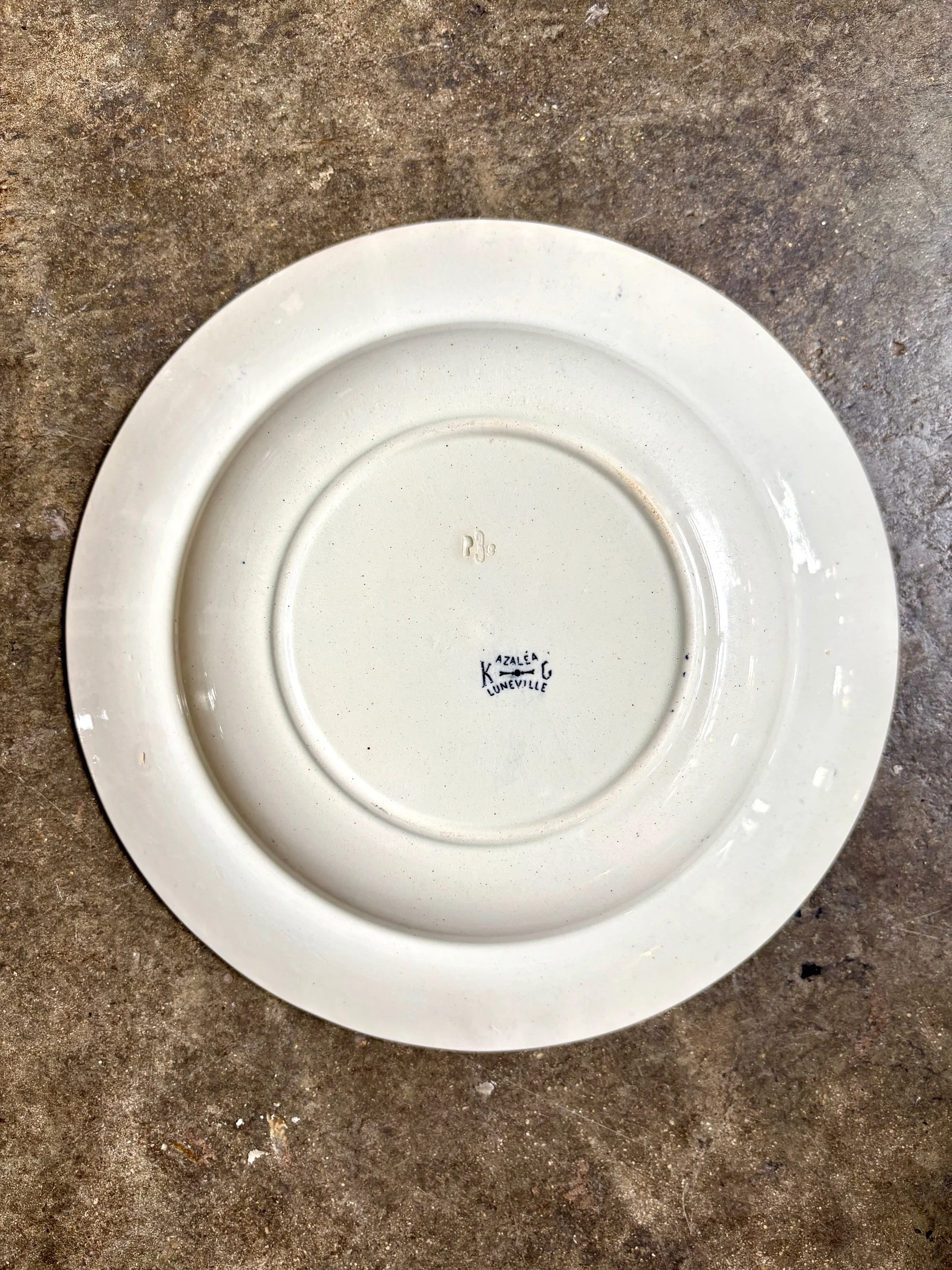 assiette-creuse-terre-de-fer-azalea-blanc-bleu-luneville-vaisselle-vintage-axs-design-paris-france