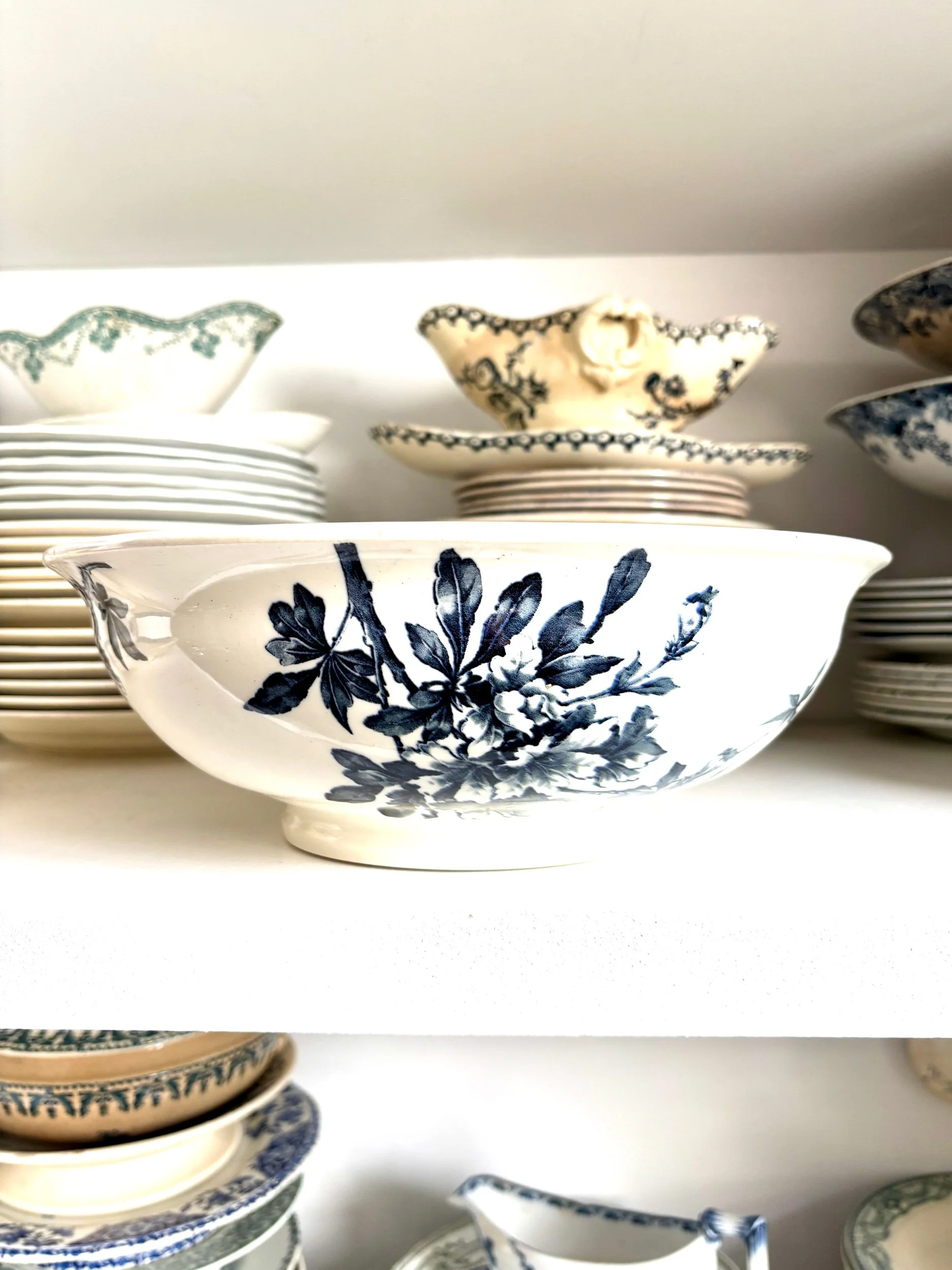 saladier-terre-de-fer-azalea-blanc-bleu-luneville-vaisselle-vintage-axs-design-paris-france
