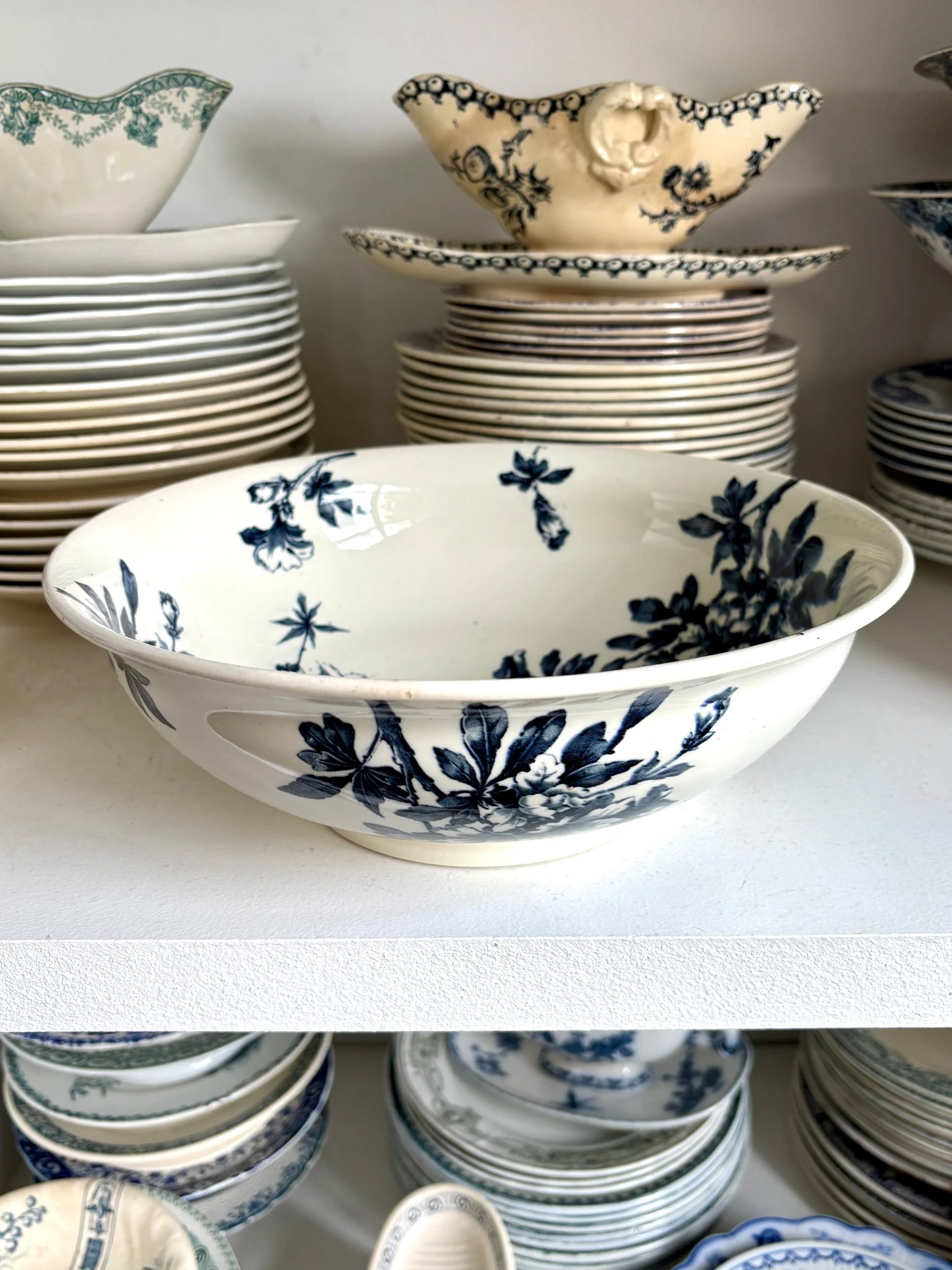 saladier-terre-de-fer-azalea-blanc-bleu-luneville-vaisselle-vintage-axs-design-paris-france