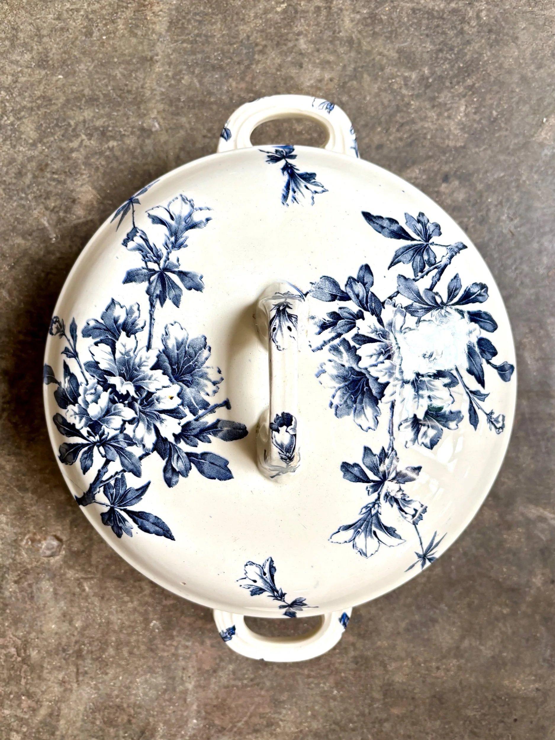 soupiere-terre-de-fer-azalea-blanc-bleu-luneville-vaisselle-vintage-axs-design-paris-france