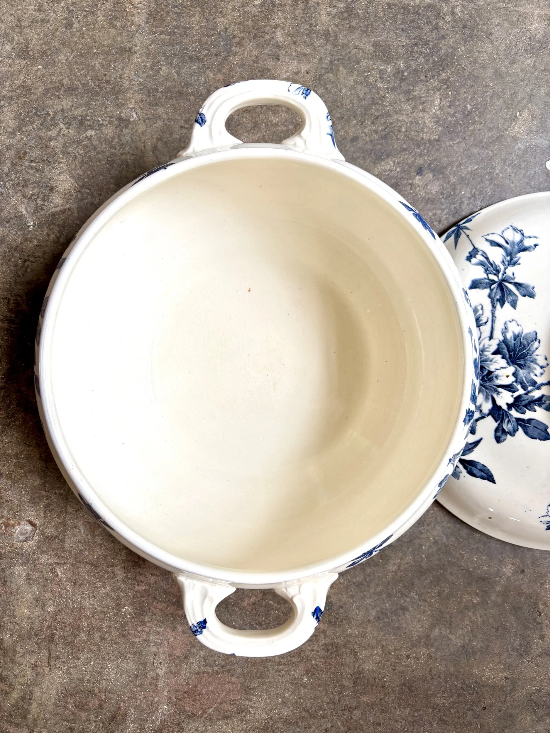 soupiere-terre-de-fer-azalea-blanc-bleu-luneville-vaisselle-vintage-axs-design-paris-france