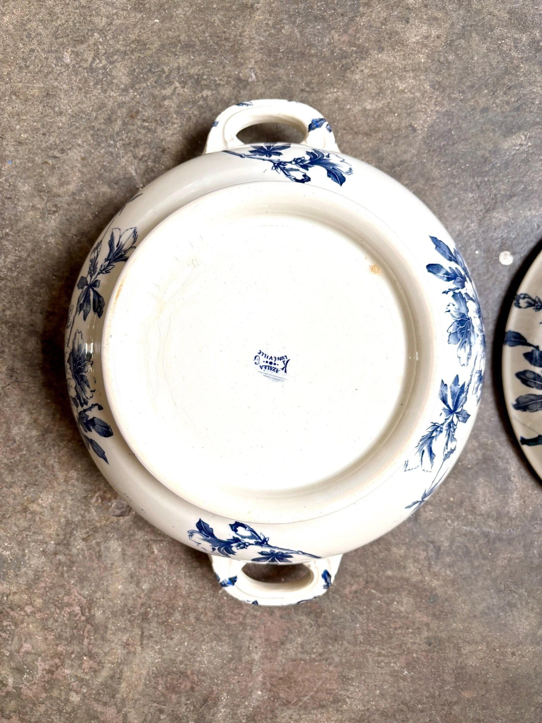 soupiere-terre-de-fer-azalea-blanc-bleu-luneville-vaisselle-vintage-axs-design-paris-france