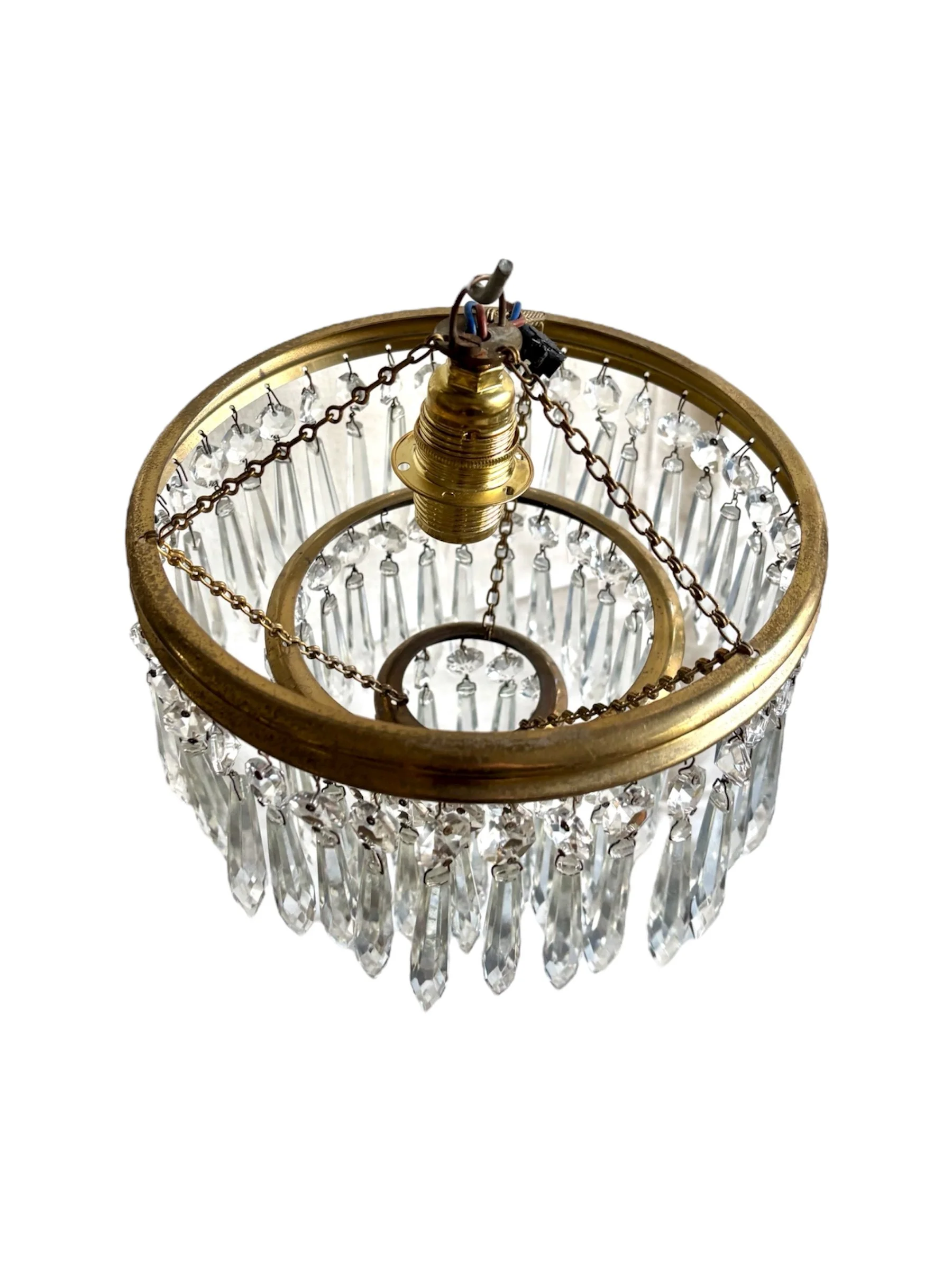 suspension-laiton-dore-pampilles-verre-luminaire-classique-vintage-axs-design-paris-france
