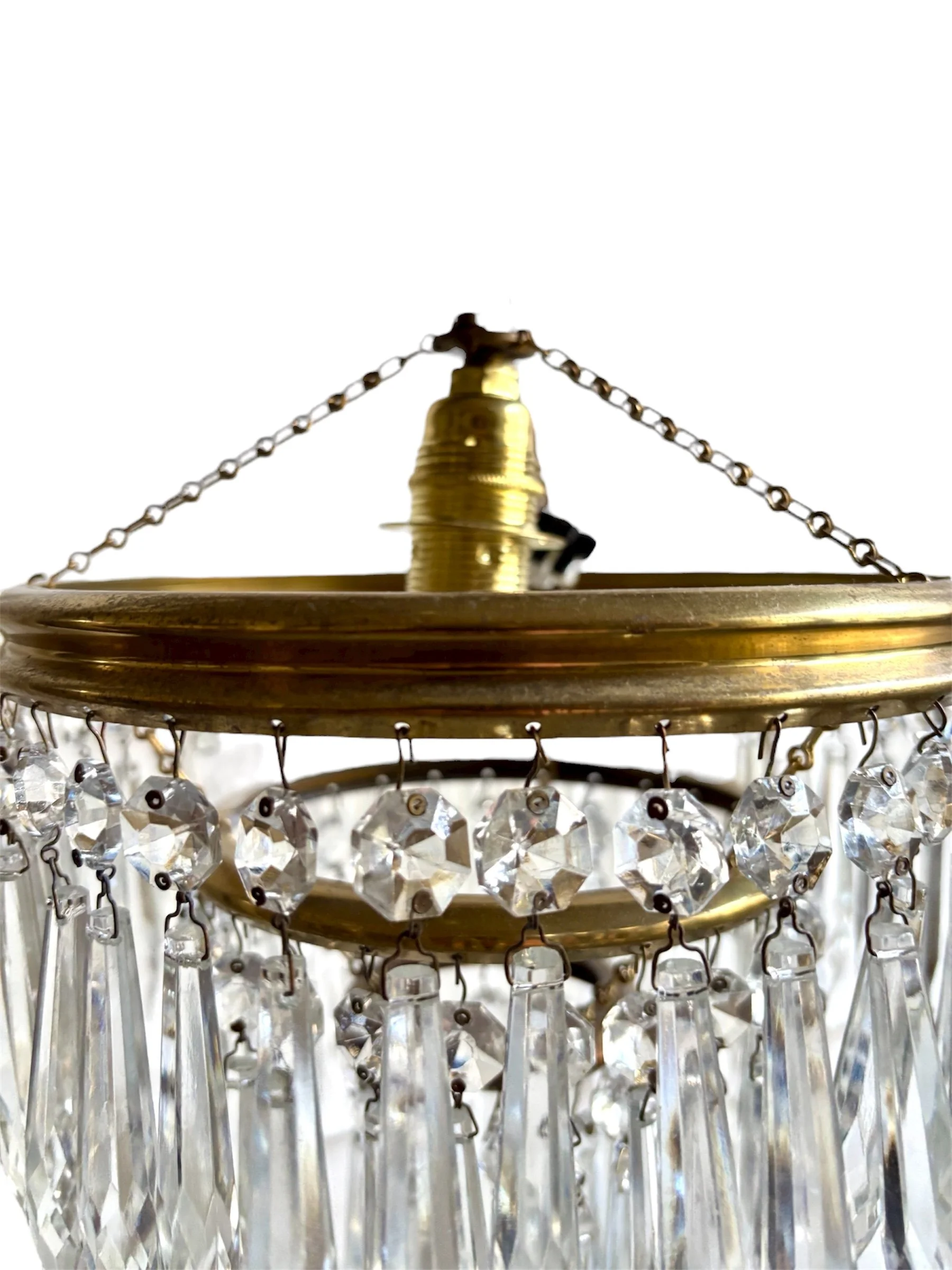 suspension-laiton-dore-pampilles-verre-luminaire-classique-vintage-axs-design-paris-france