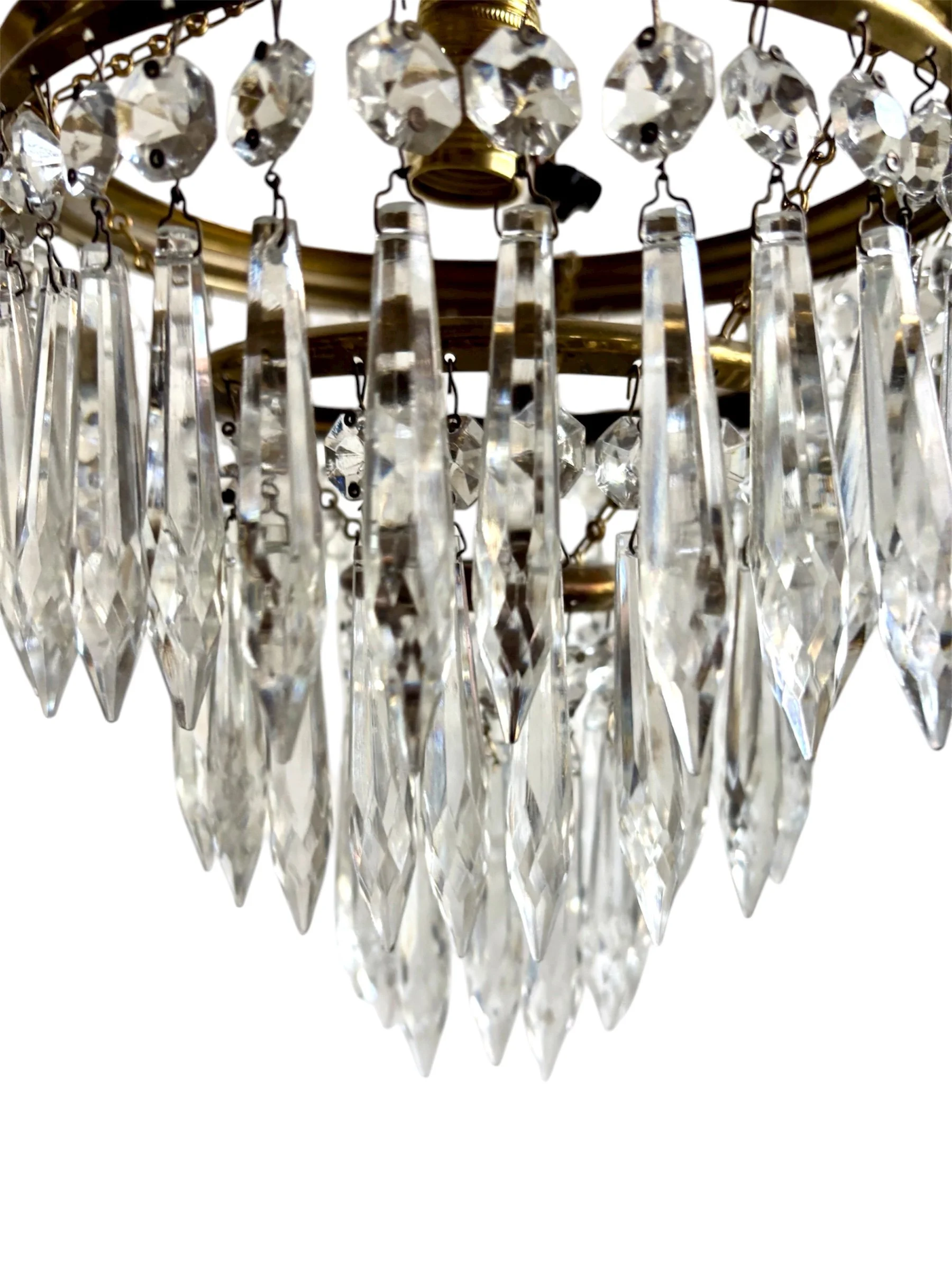 suspension-laiton-dore-pampilles-verre-luminaire-classique-vintage-axs-design-paris-france