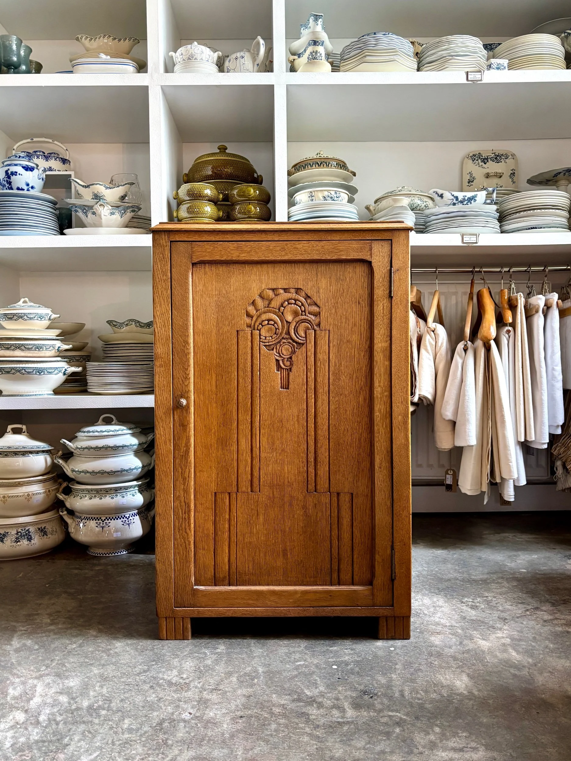 confiturier-buffet-bois-fonce-meuble-rangement-vintage-axs-design-paris-france