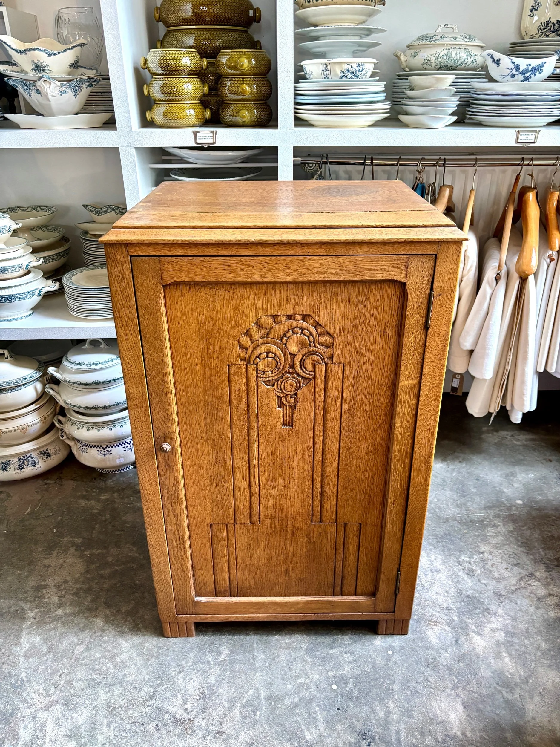 confiturier-buffet-bois-fonce-meuble-rangement-vintage-axs-design-paris-france