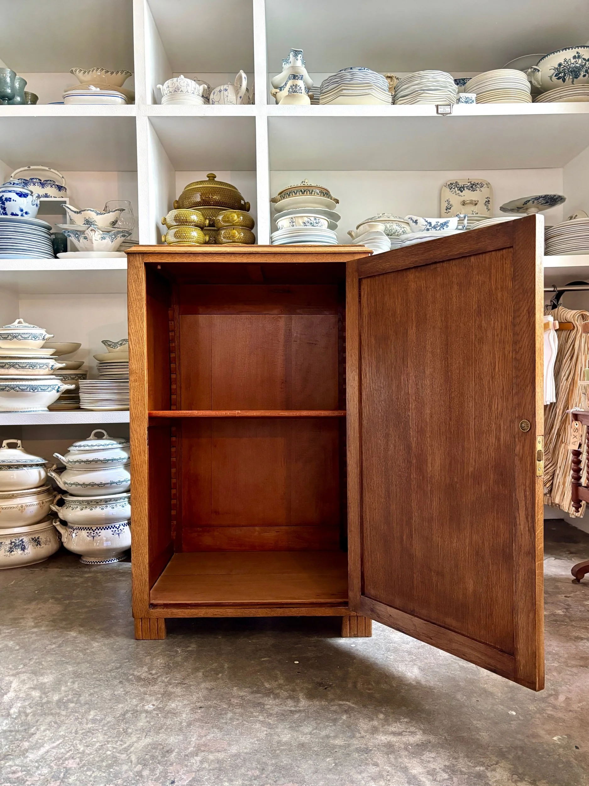 confiturier-buffet-bois-fonce-meuble-rangement-vintage-axs-design-paris-france