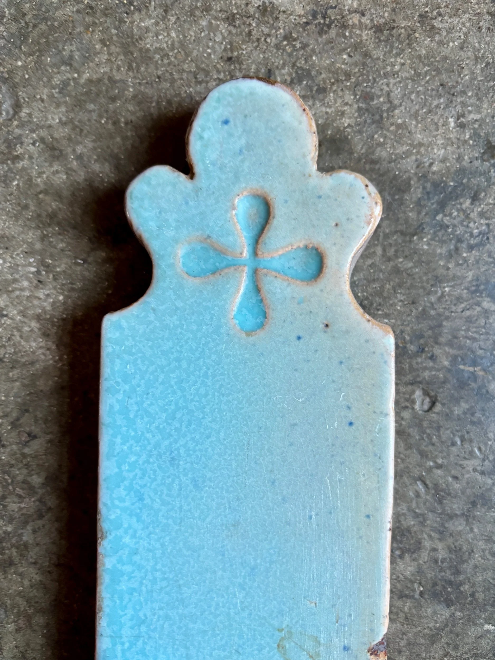 ornement-carreau-emile-muller-ceramique-bleu-jardin-vintage-axs-design-paris-france
