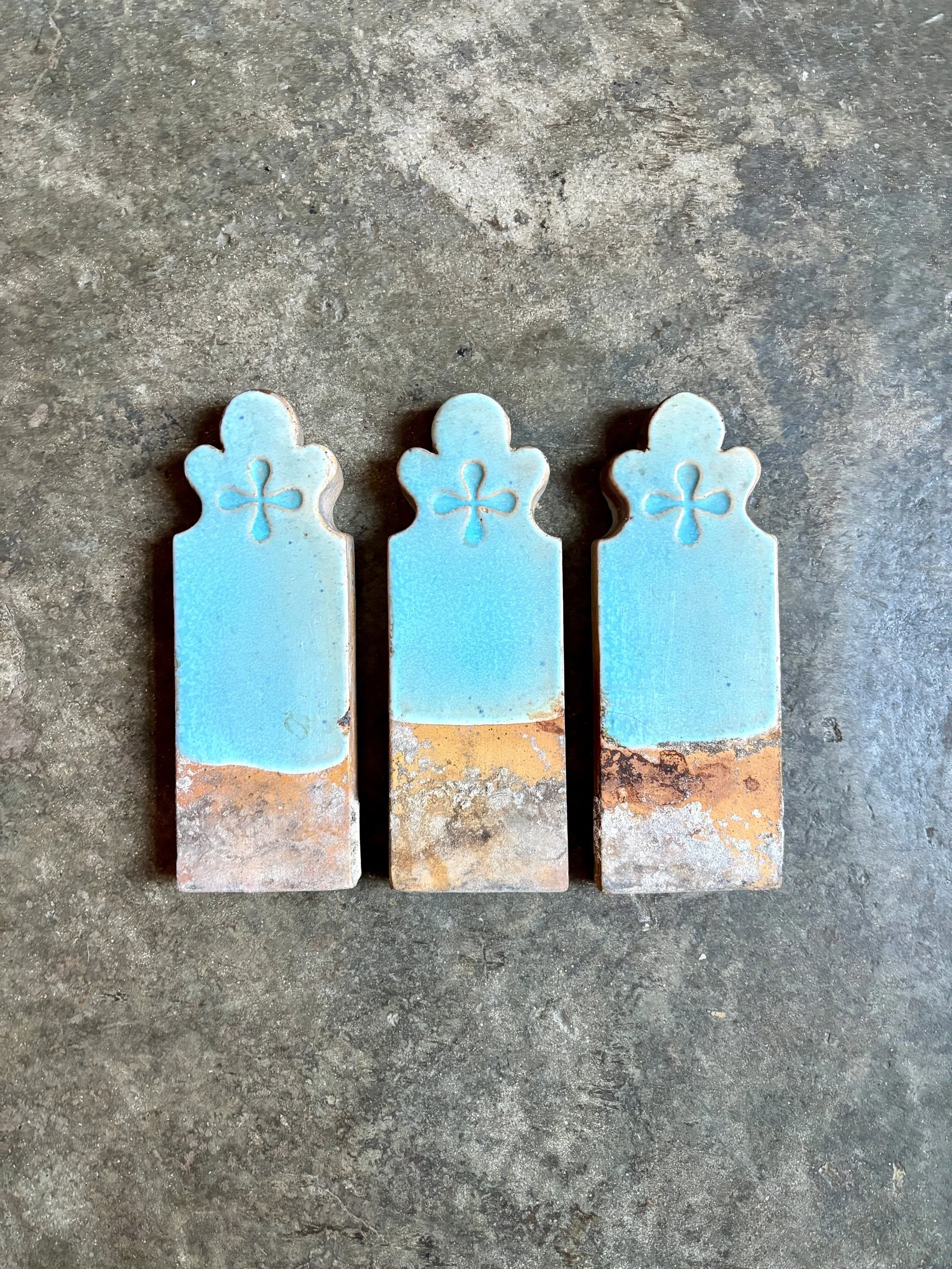 ornement-carreau-emile-muller-ceramique-bleu-jardin-vintage-axs-design-paris-france