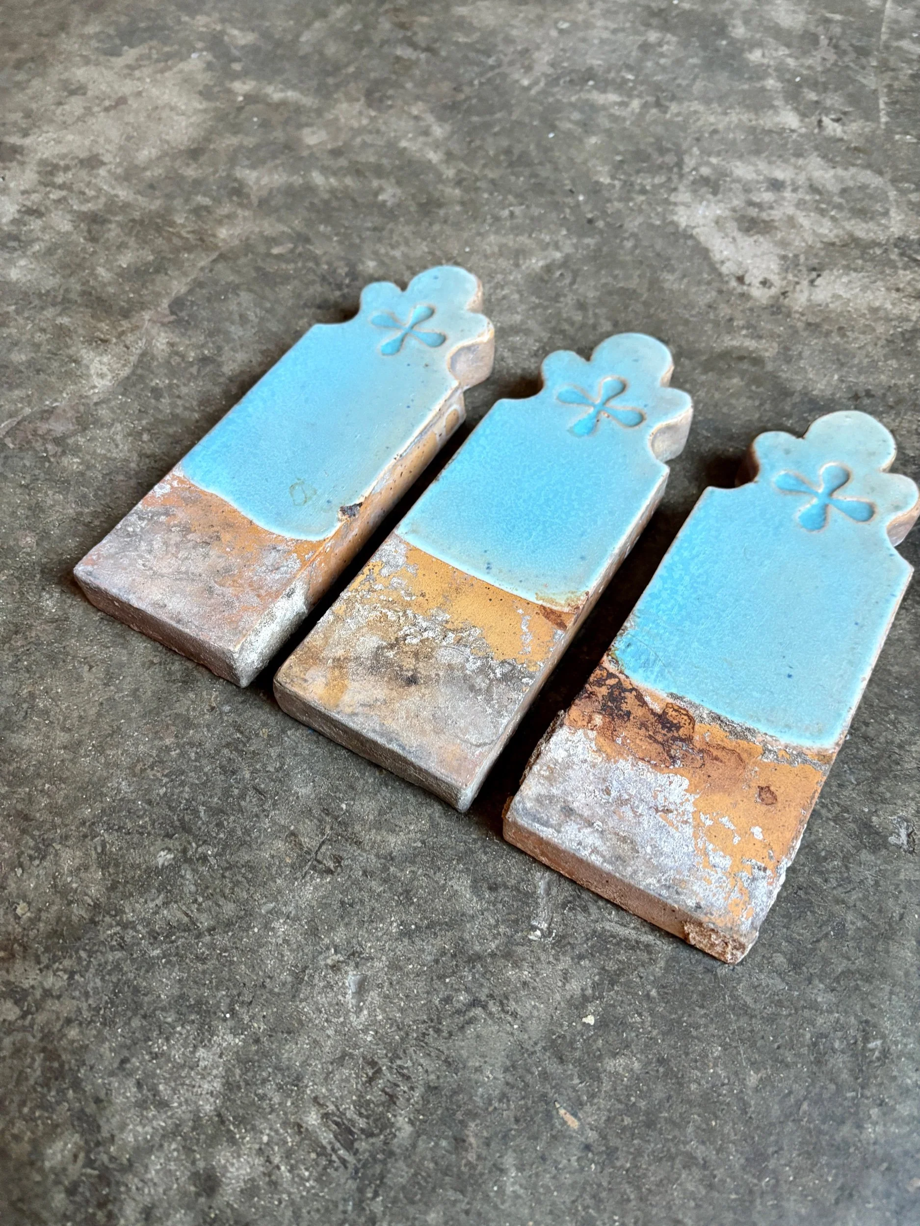 ornement-carreau-emile-muller-ceramique-bleu-jardin-vintage-axs-design-paris-france