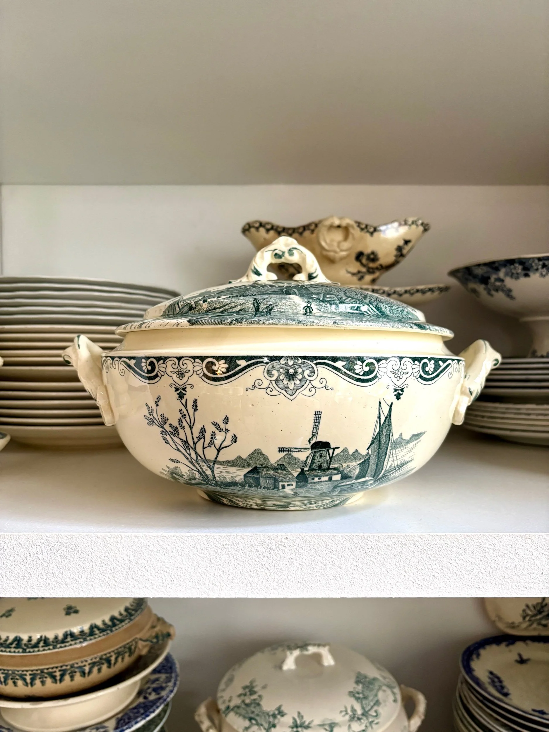 grande-soupiere-salins-delft-terre-de-fer-blanc-bleu-vaisselle-vintage-axs-design-paris-france