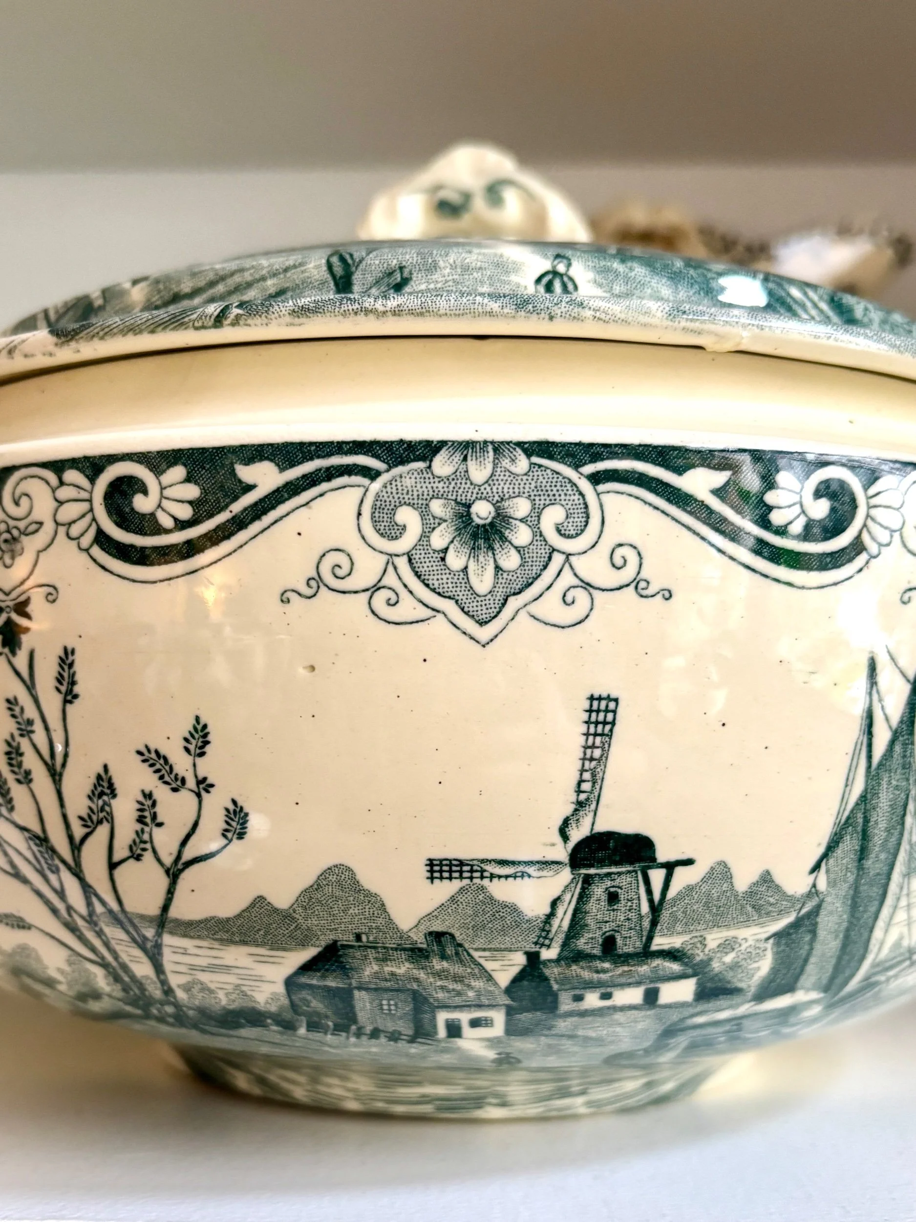 grande-soupiere-salins-delft-terre-de-fer-blanc-bleu-vaisselle-vintage-axs-design-paris-france