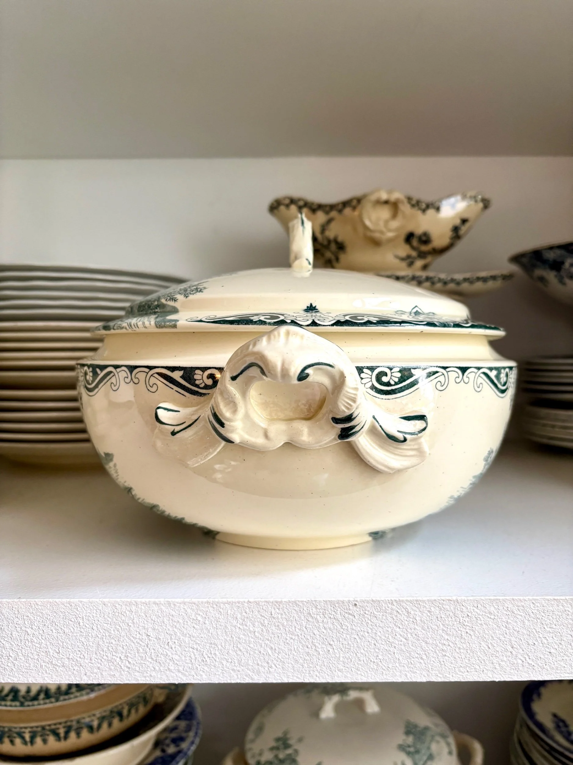 grande-soupiere-salins-delft-terre-de-fer-blanc-bleu-vaisselle-vintage-axs-design-paris-france