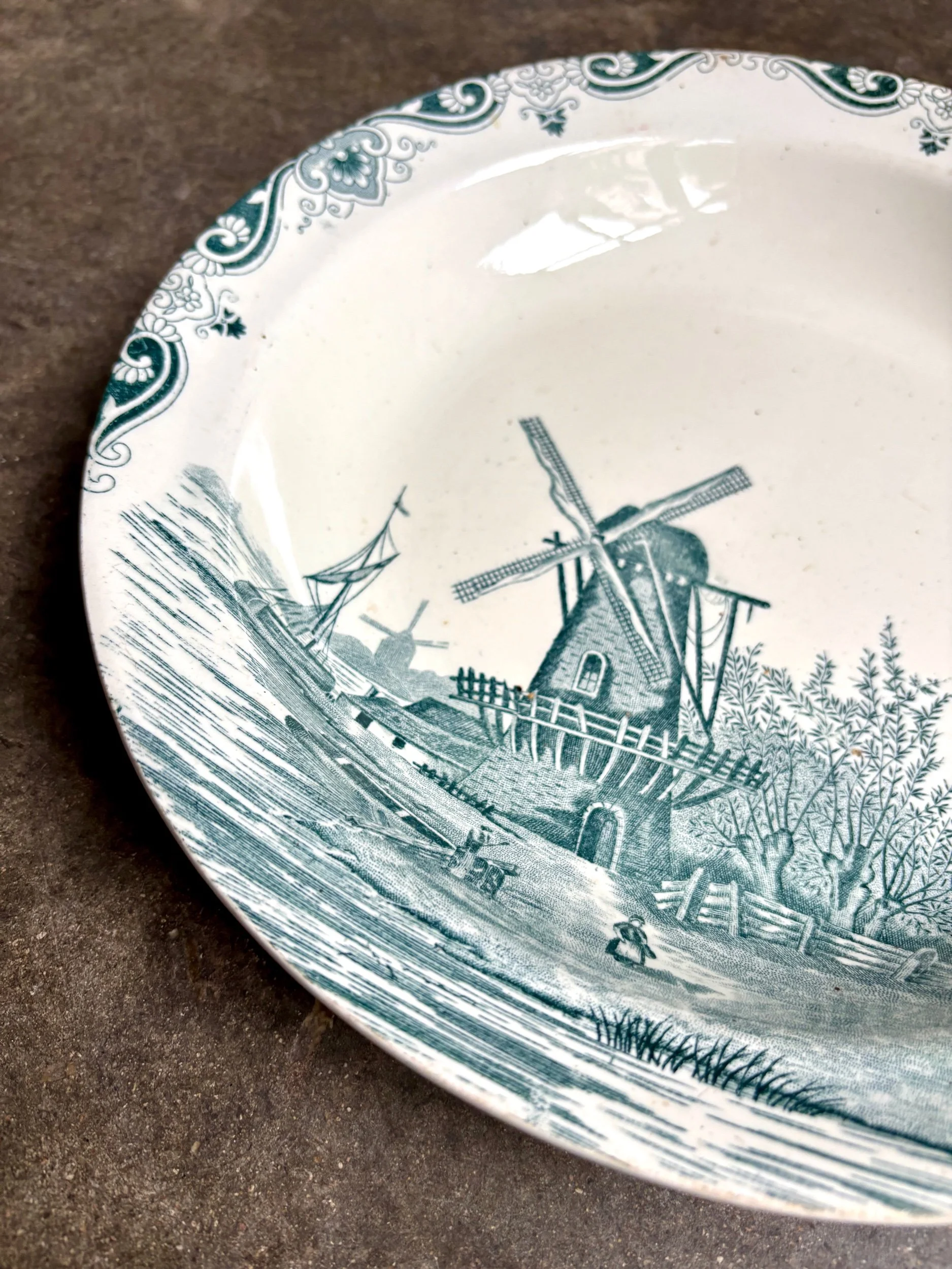 plat-rond-creux-salins-delft-terre-de-fer-blanc-bleu-vaisselle-vintage-axs-design-paris-france