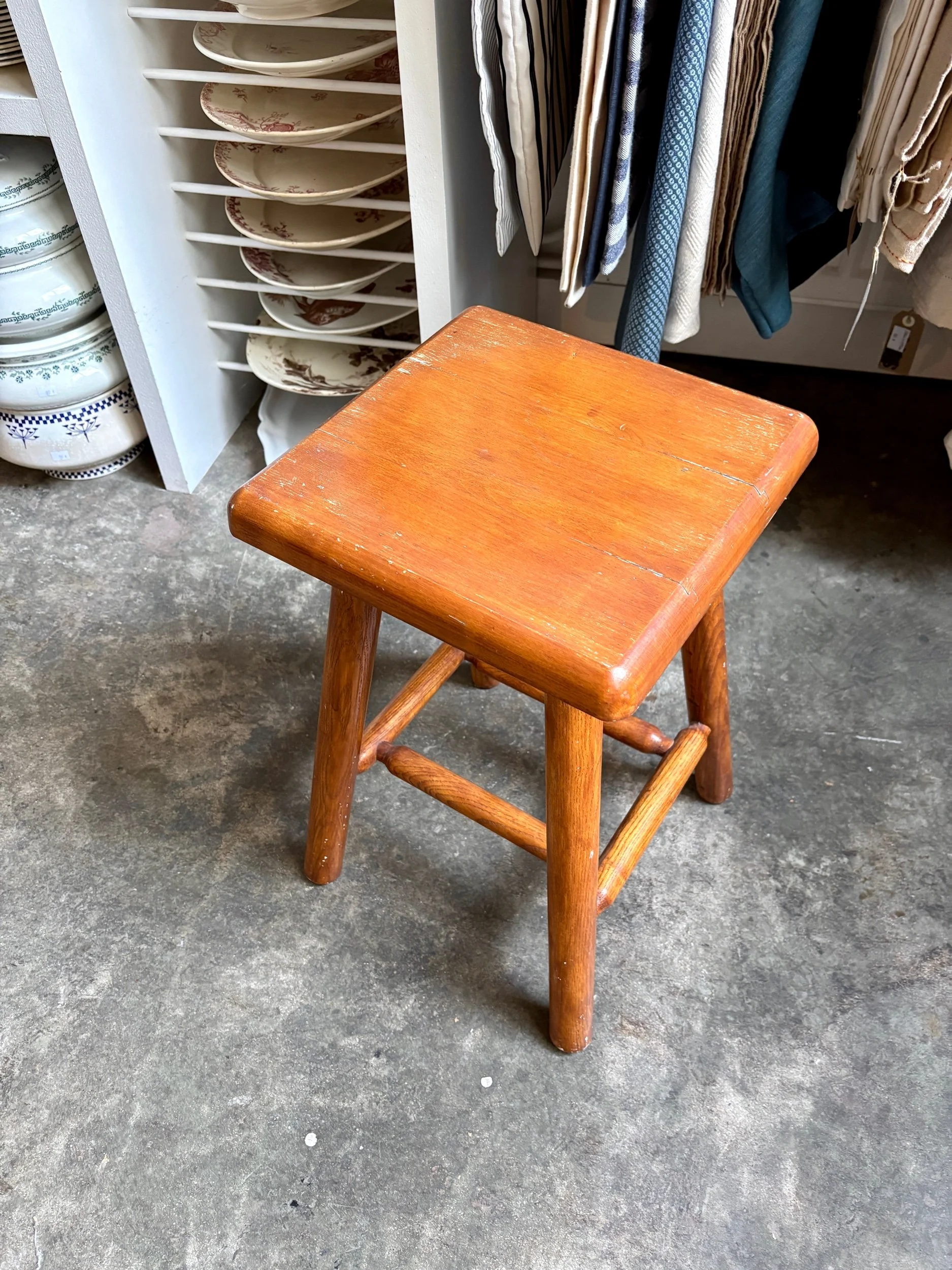 tabouret-bois-fonce-assise-vintage-axs-design-paris-france