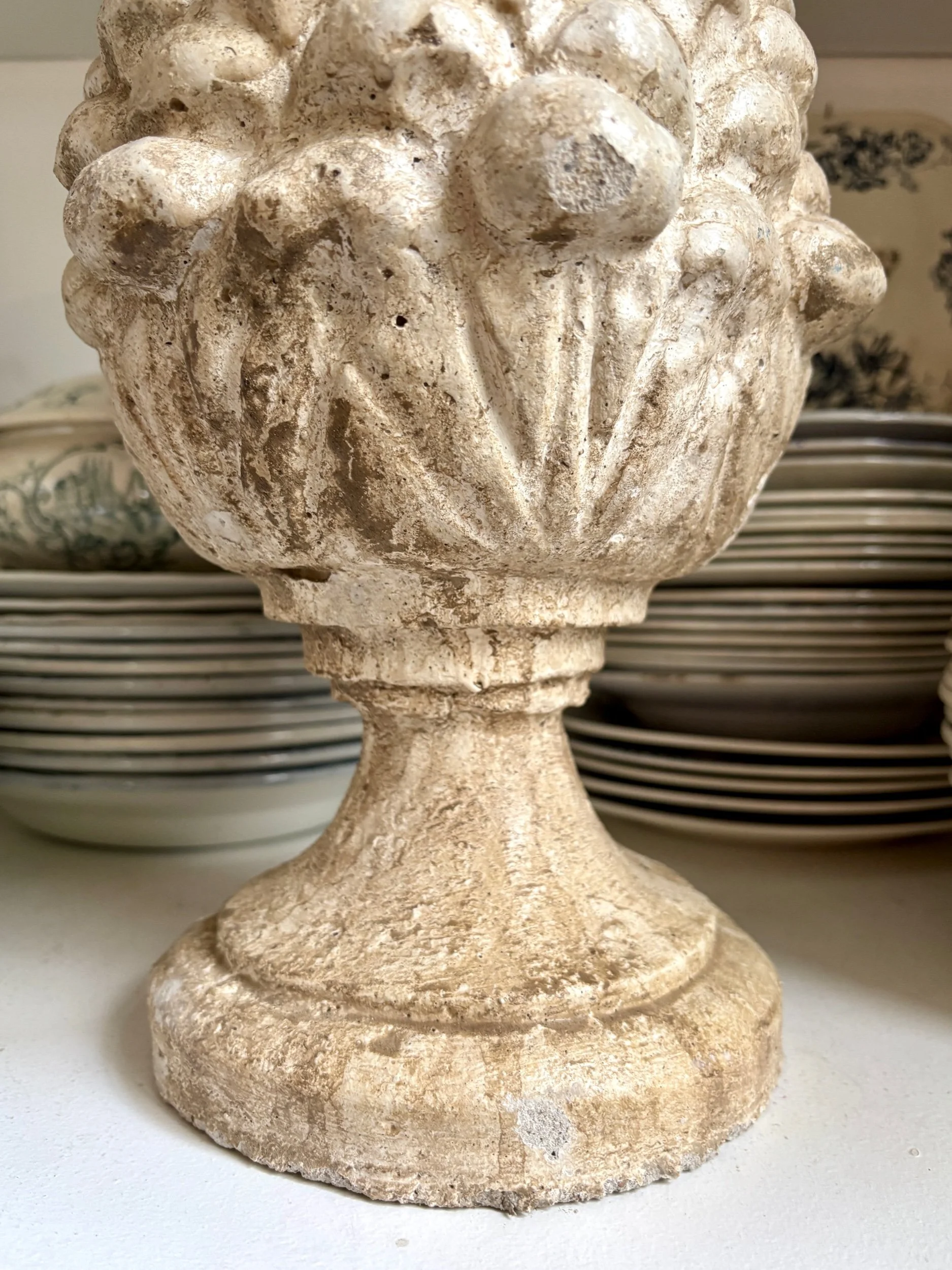 pomme-pin-beton-gris-ornement-decoration-jardin-artisanale-axs-design-paris-france