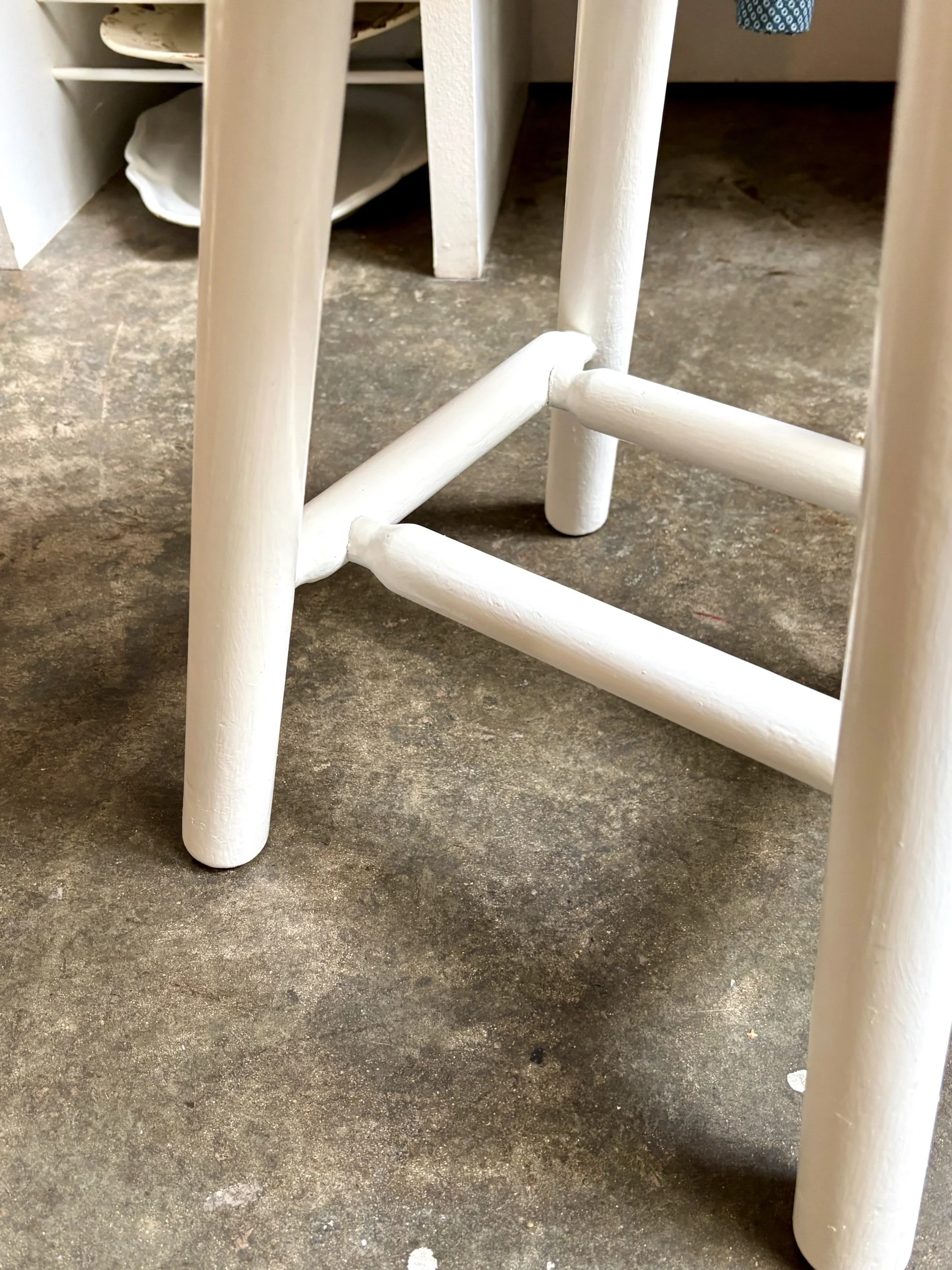tabouret-bois-blanc-assise-vintage-axs-design-paris-france