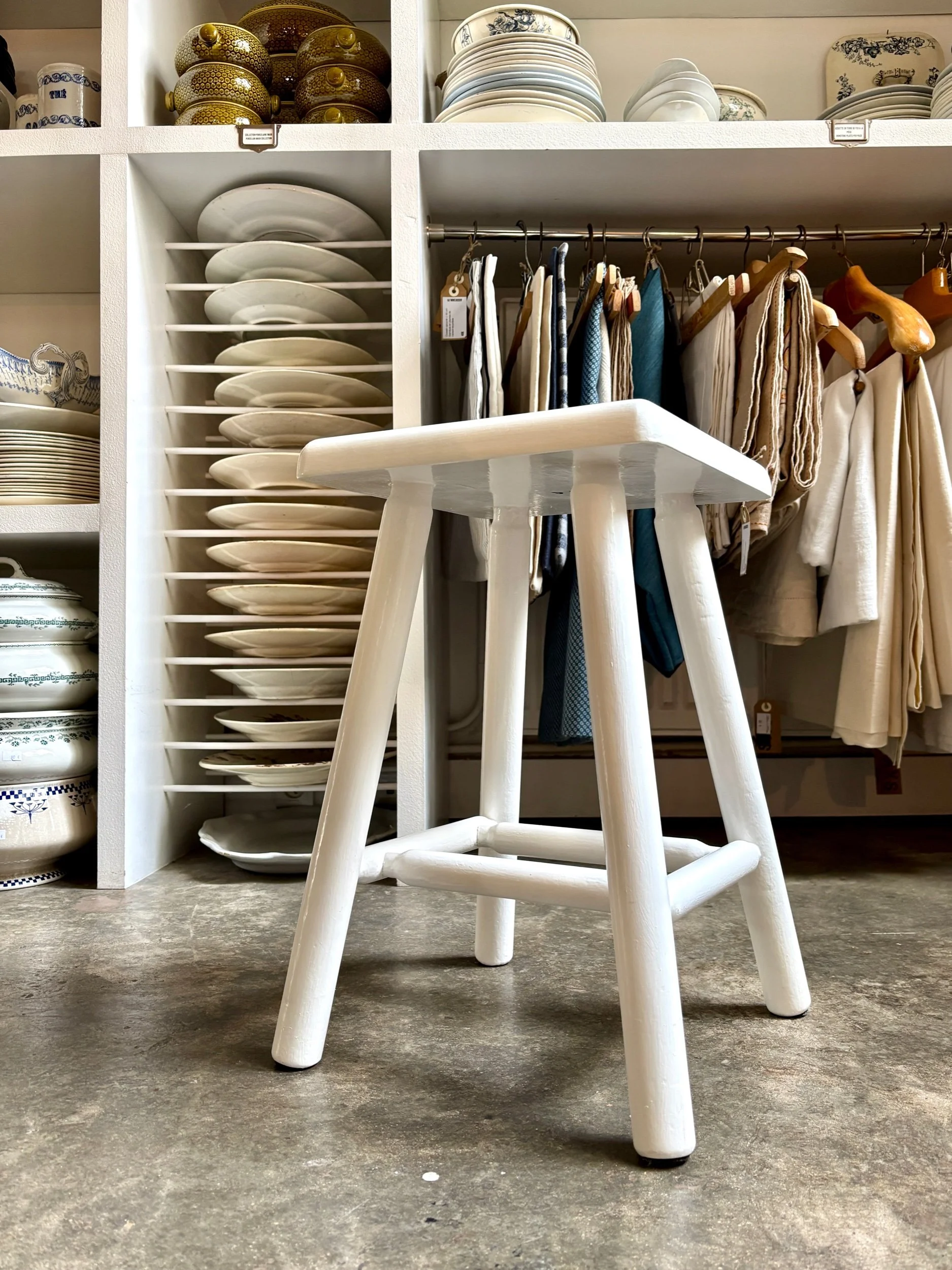 tabouret-bois-blanc-assise-vintage-axs-design-paris-france