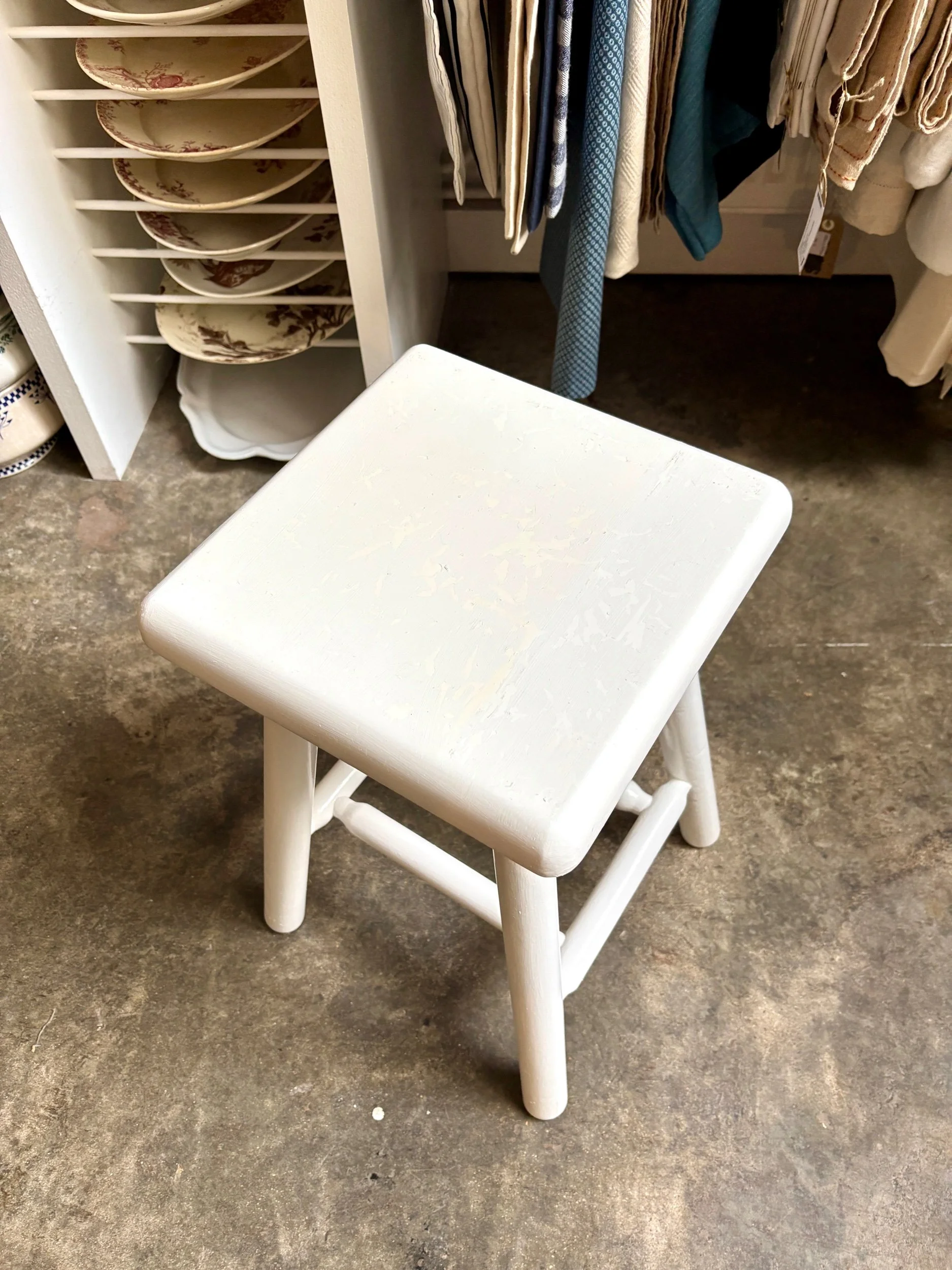 tabouret-bois-blanc-assise-vintage-axs-design-paris-france