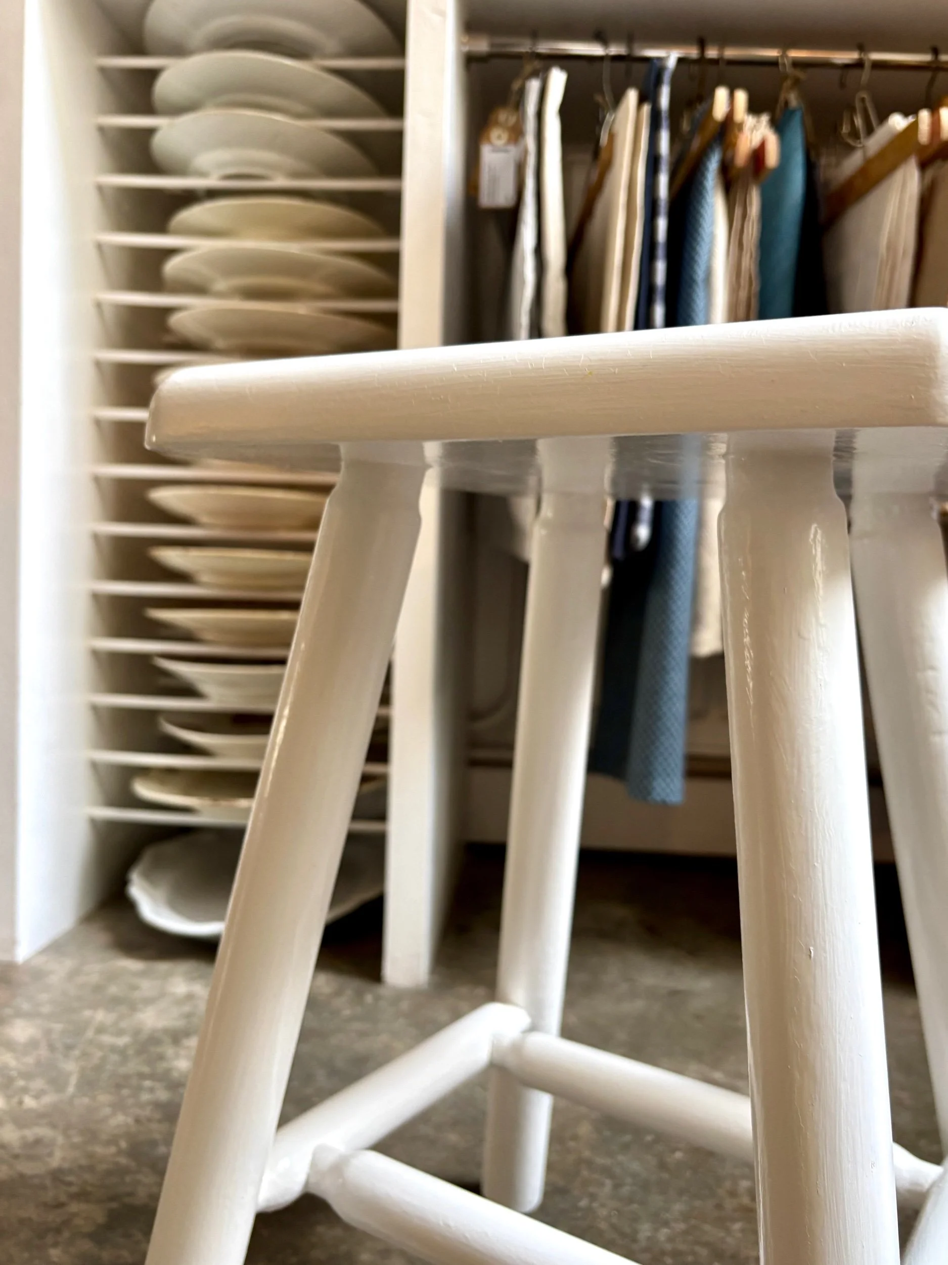 tabouret-bois-blanc-assise-vintage-axs-design-paris-france