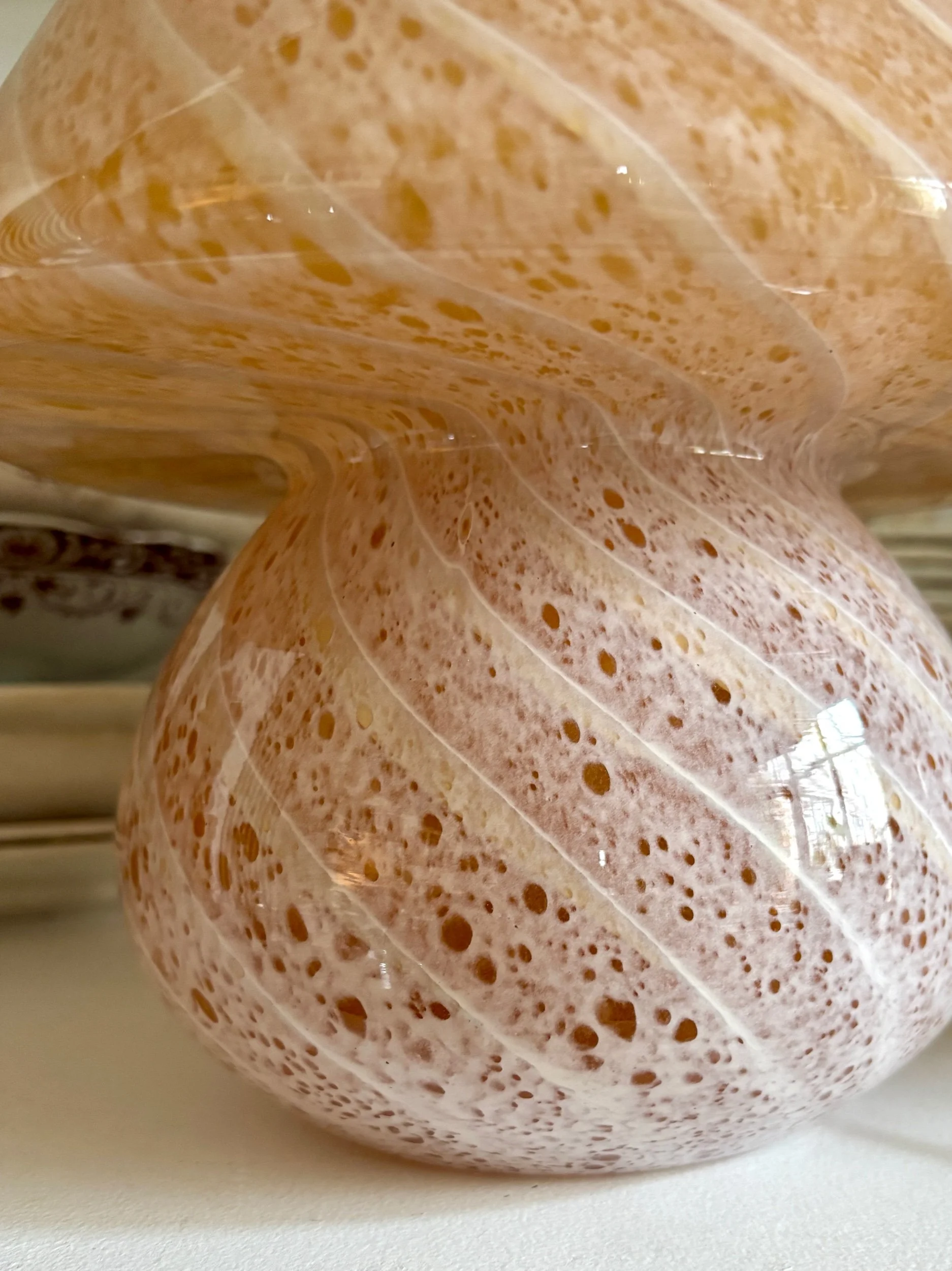 lampe-table-verre-murano-orange-blanc-luminaire-vintage-axs-design-paris-france