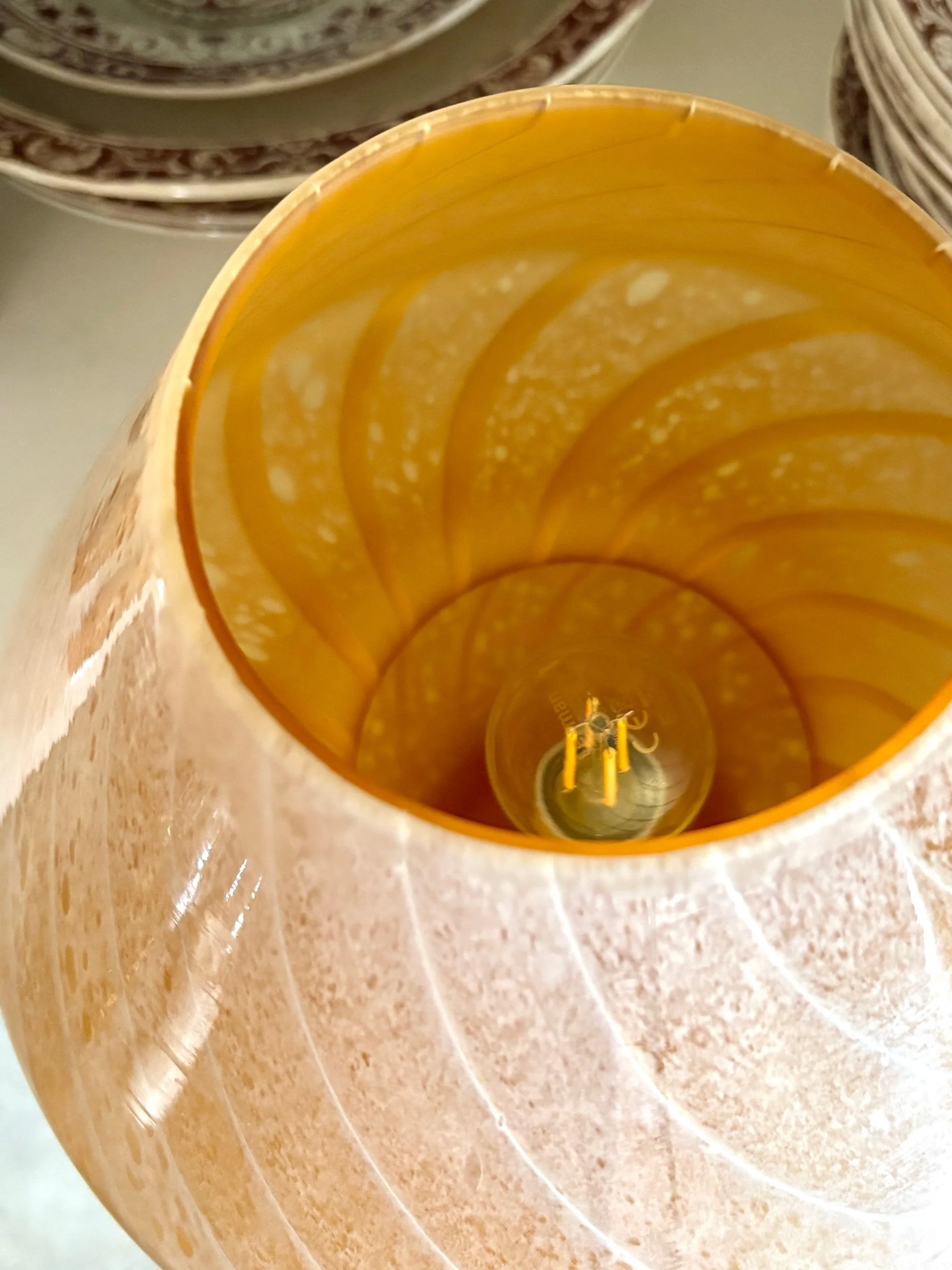 lampe-table-verre-murano-orange-blanc-luminaire-vintage-axs-design-paris-france