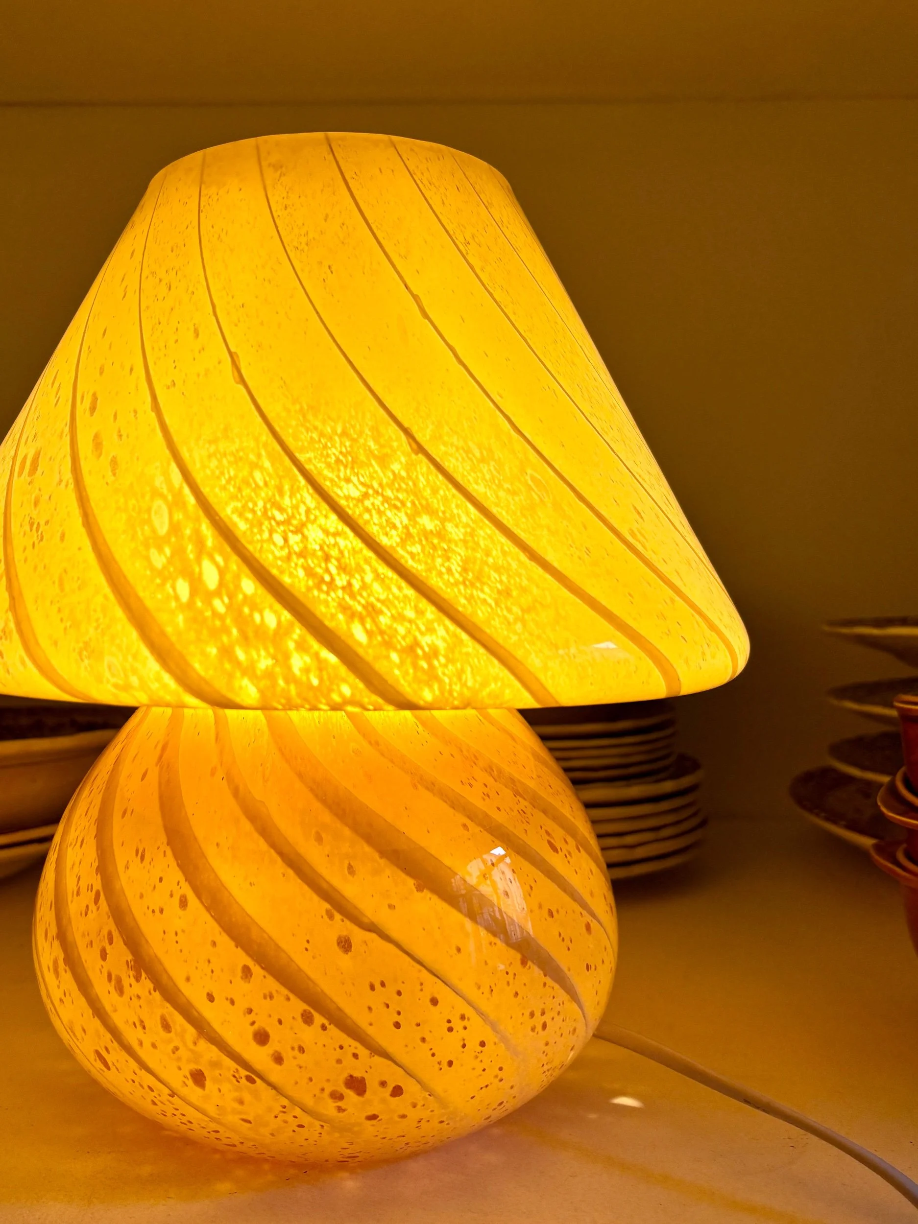 lampe-table-verre-murano-orange-blanc-luminaire-vintage-axs-design-paris-france