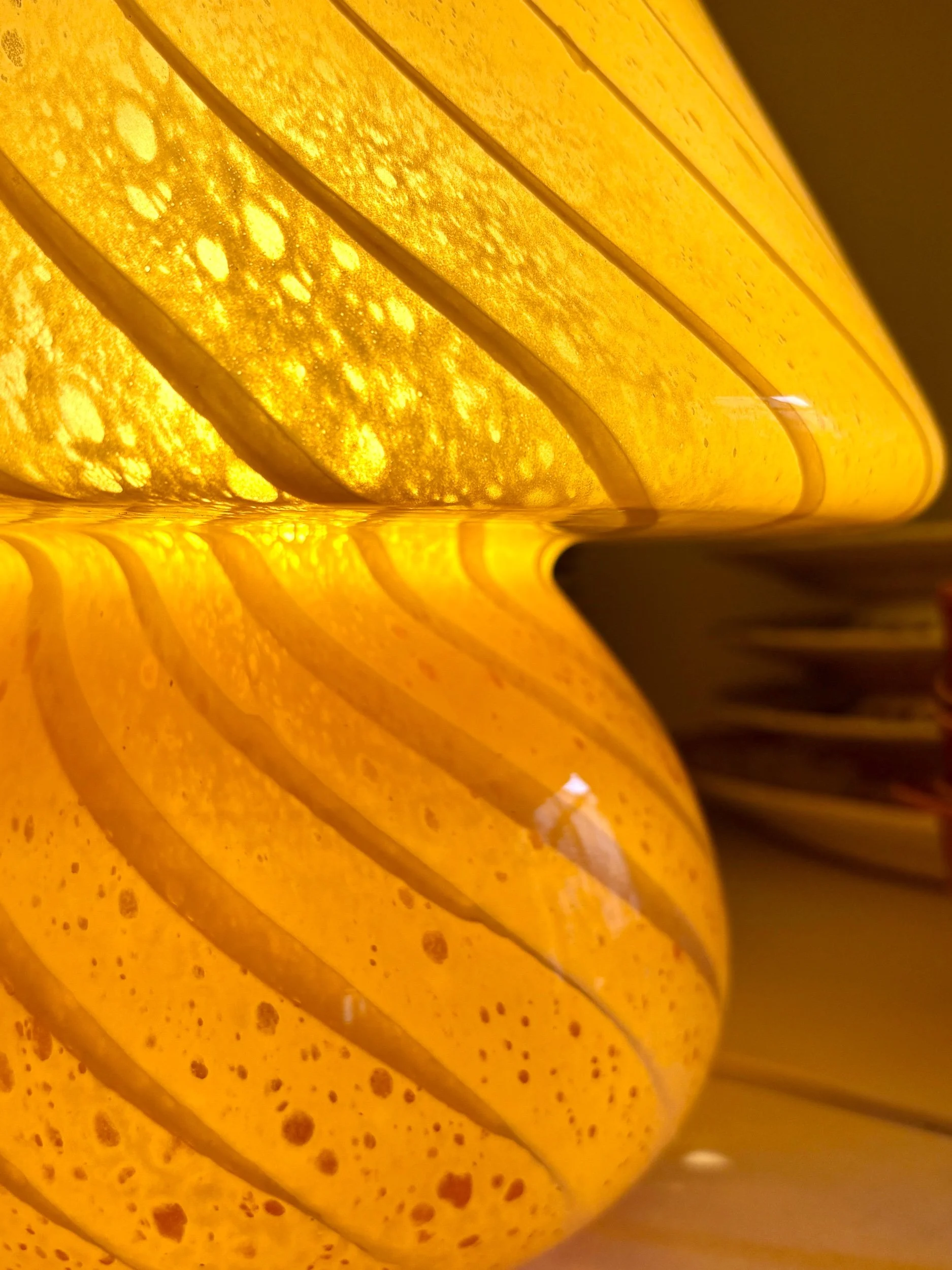 lampe-table-verre-murano-orange-blanc-luminaire-vintage-axs-design-paris-france