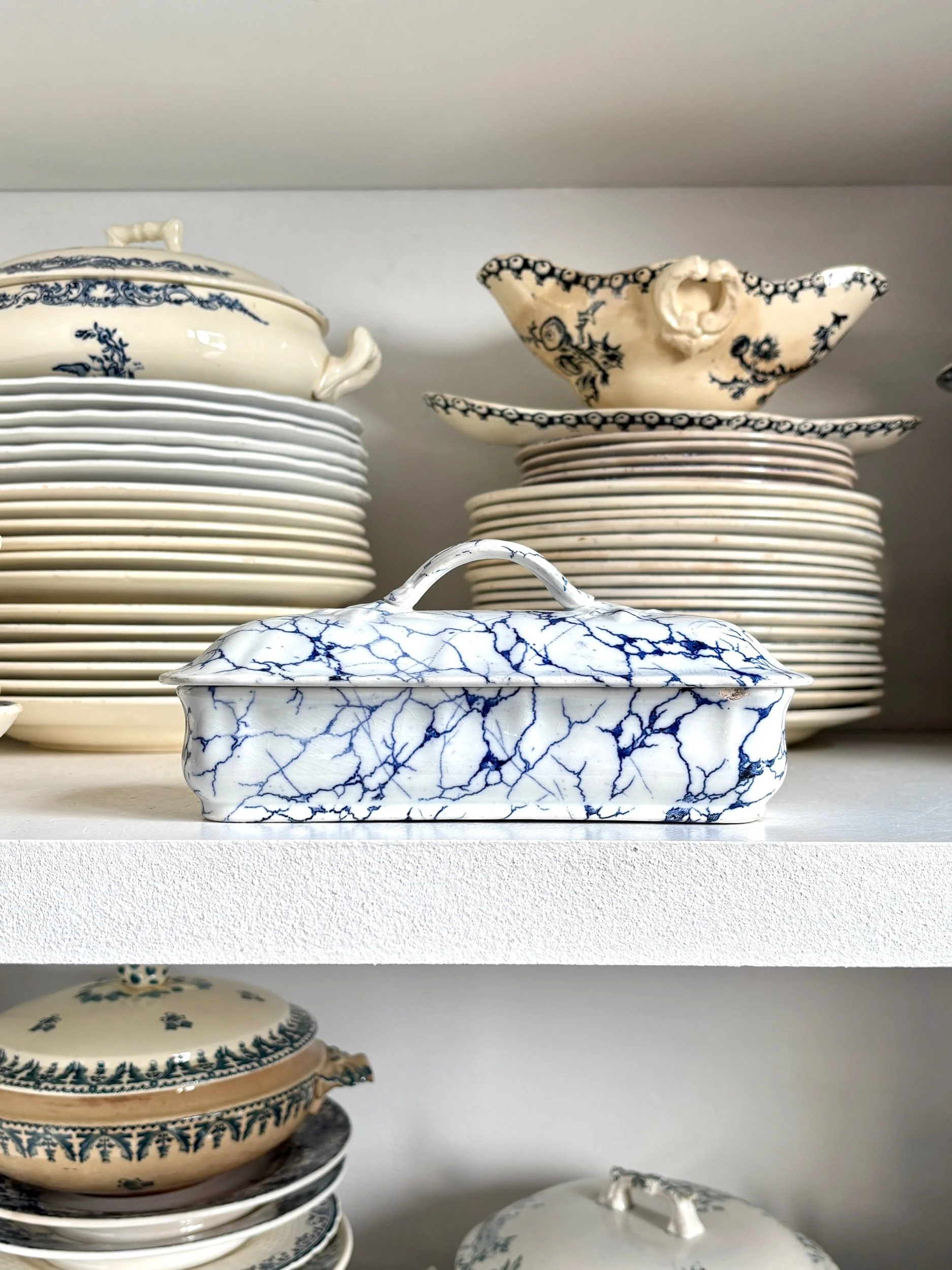 boite-peigne-vide-poche-creil-montereau-marbre-terre-de-fer-blanc-bleu-decoration-rangement-vintage-axs-design-paris-france