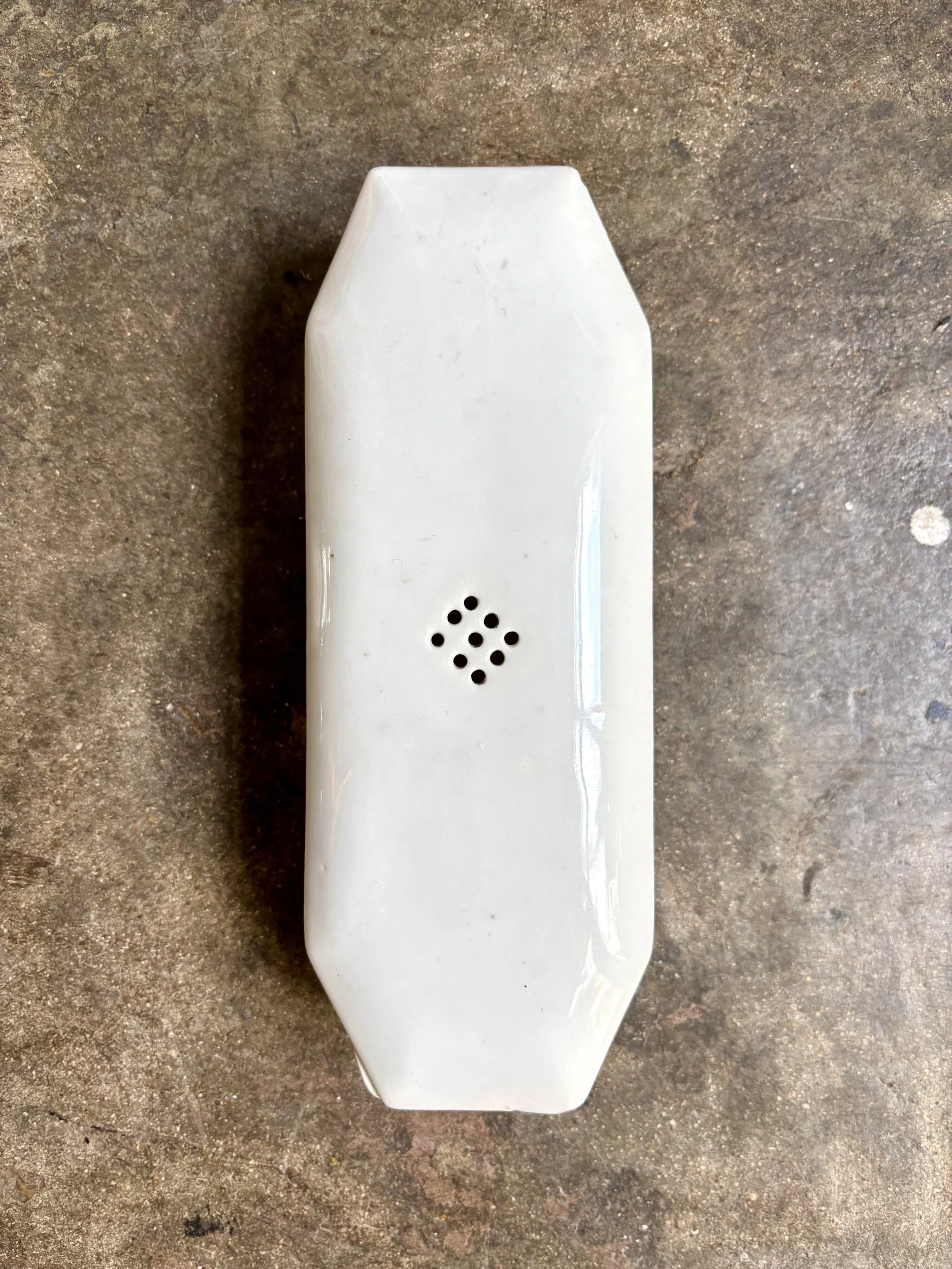 boite-peigne-vide-poche-faience-blanc-decoration-rangement-vintage-axs-design-paris-france