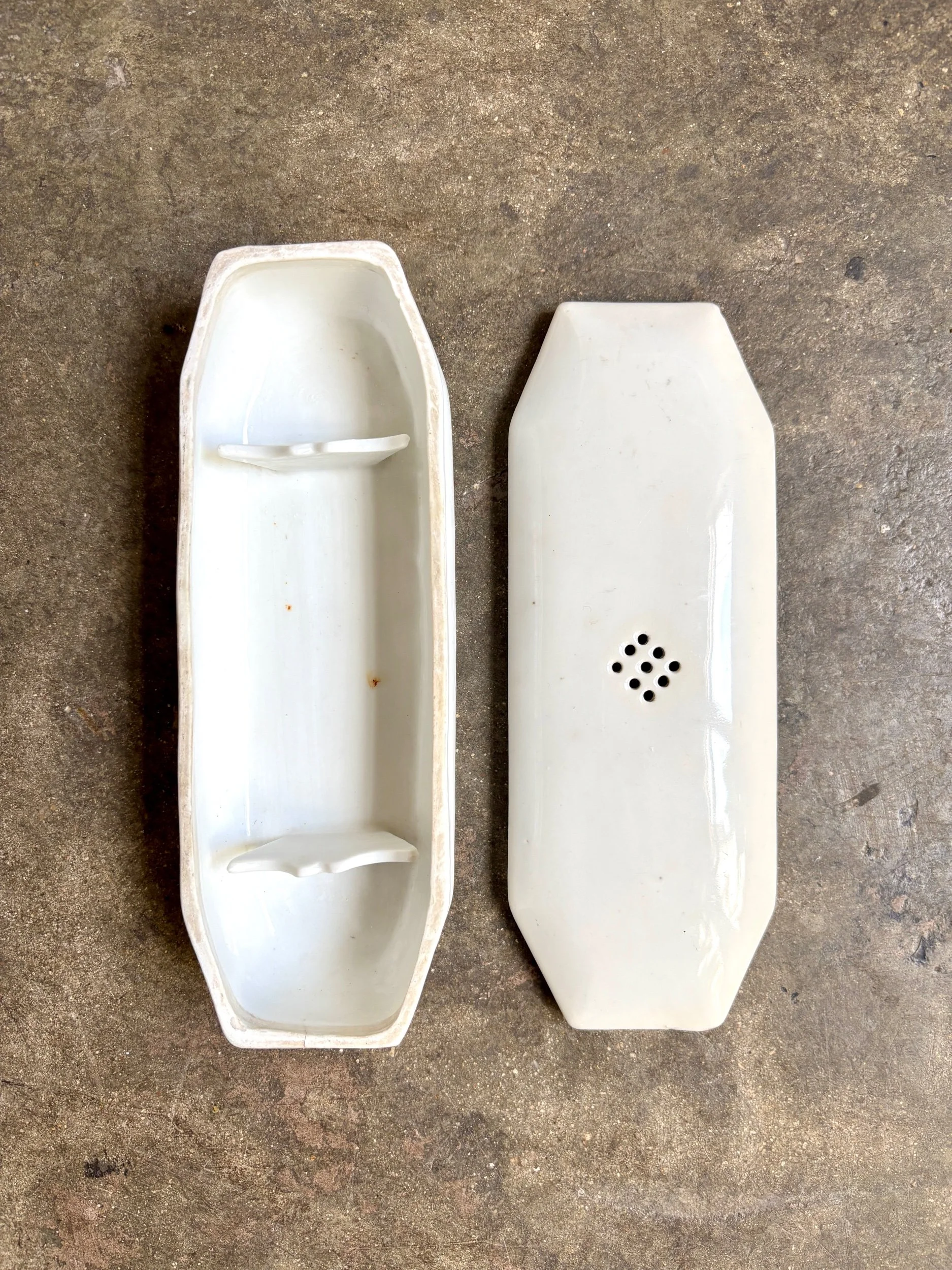 boite-peigne-vide-poche-faience-blanc-decoration-rangement-vintage-axs-design-paris-france