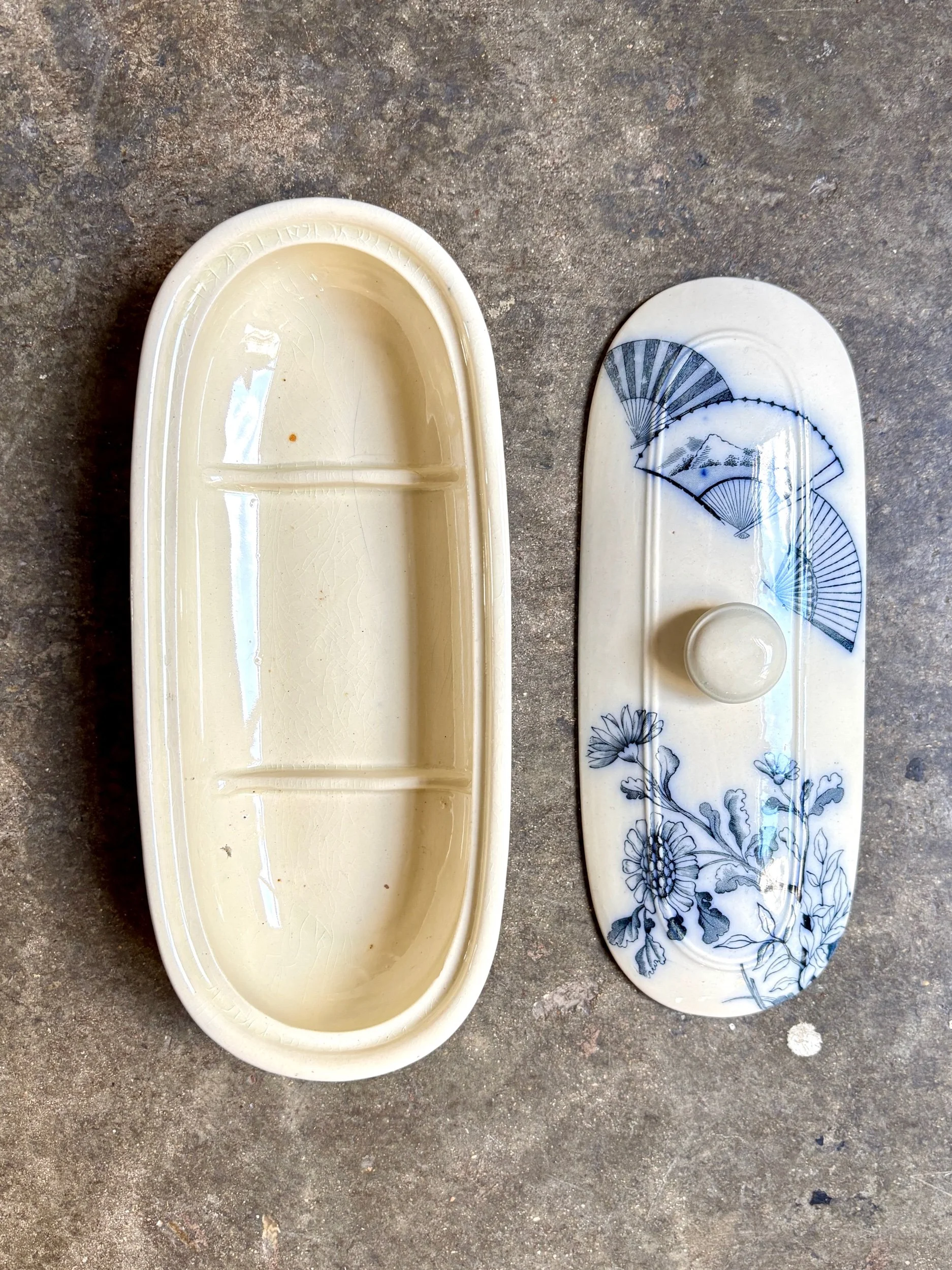 boite-peigne-vide-poche-terre-de-fer-blanc-bleu-decoration-rangement-vintage-axs-design-paris-france