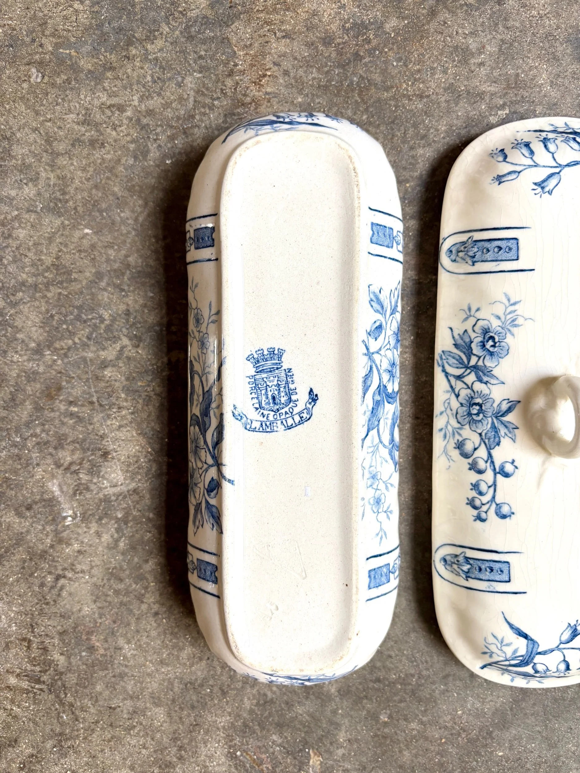 boite-peigne-vide-poche-gien-lamballe-terre-de-fer-blanc-bleu-decoration-rangement-vintage-axs-design-paris-france