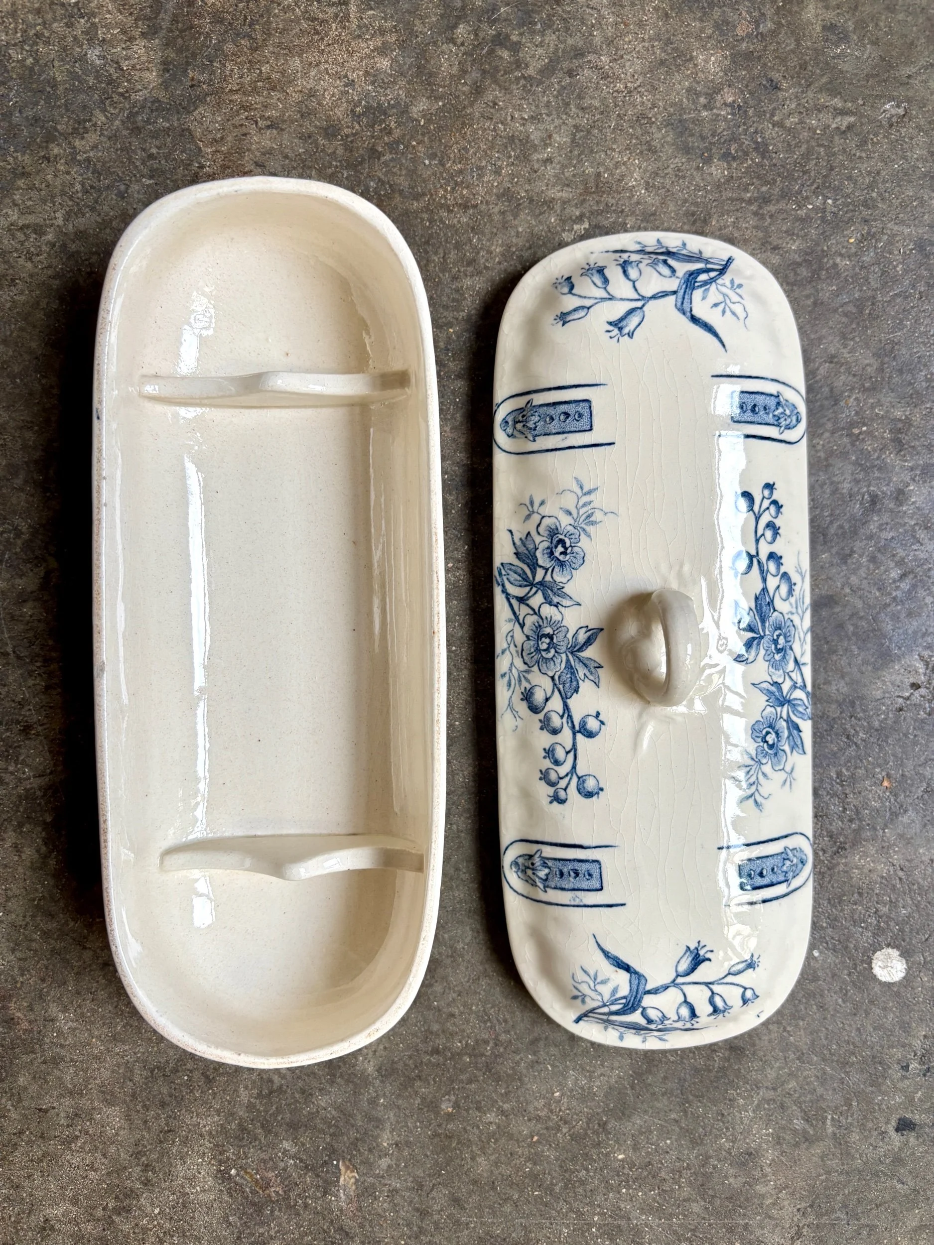 boite-peigne-vide-poche-gien-lamballe-terre-de-fer-blanc-bleu-decoration-rangement-vintage-axs-design-paris-france