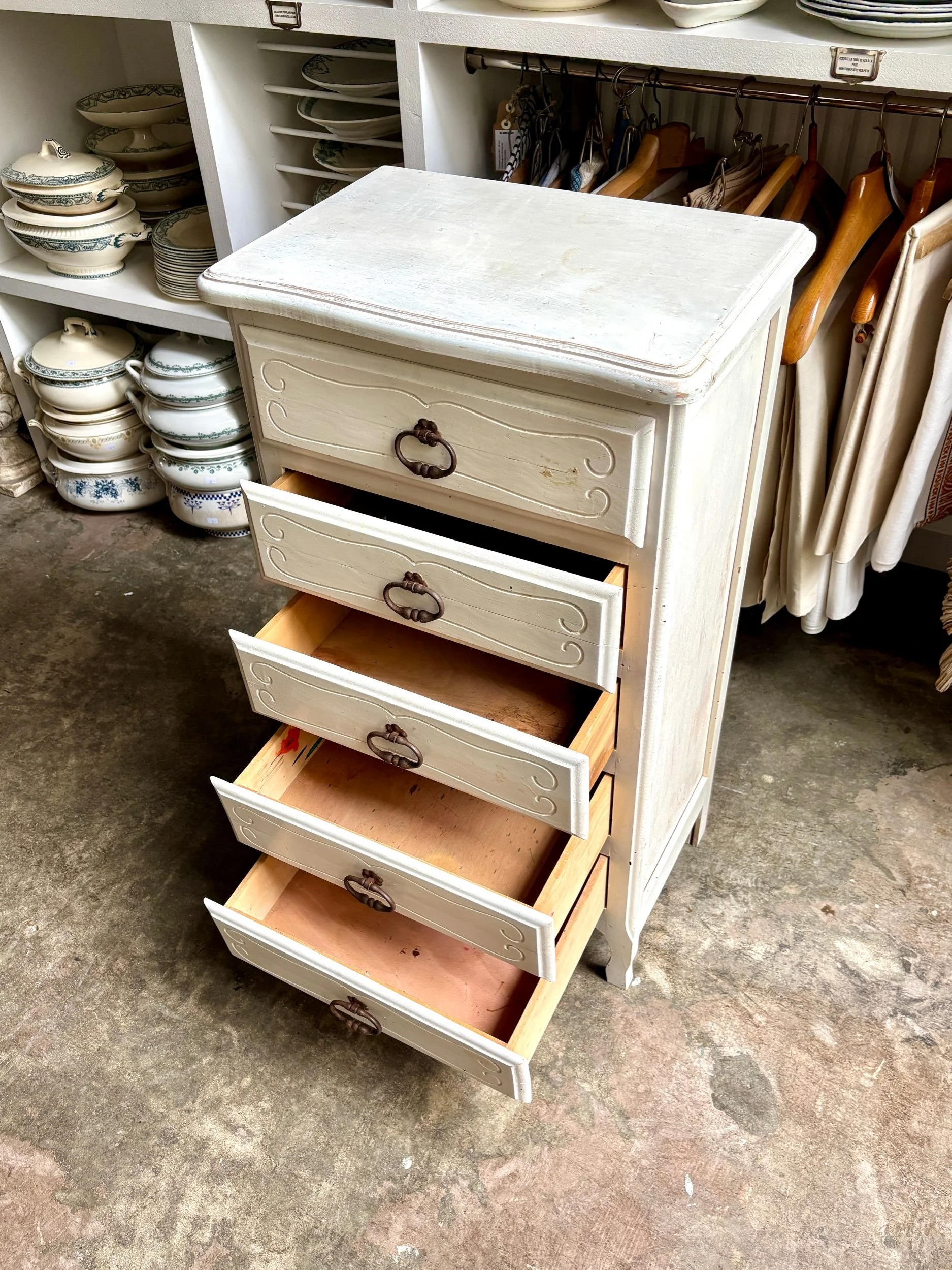 chiffonnier-meuble-bois-blanc-tiroirs-vintage-axs-design-paris-france