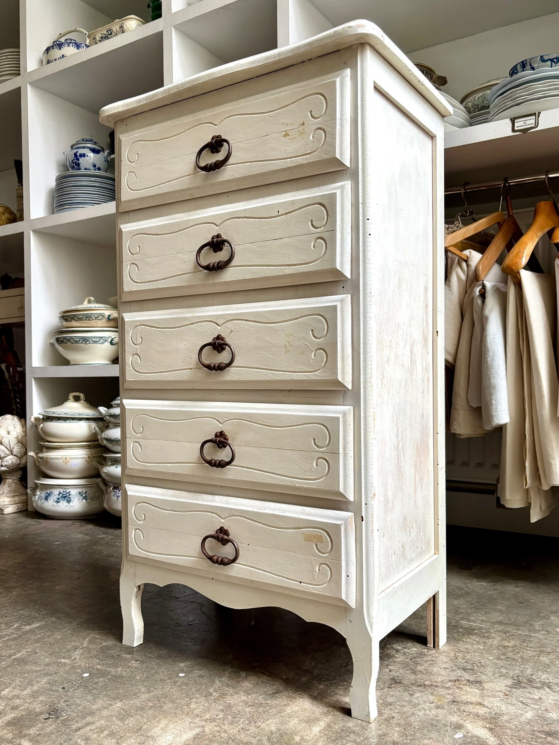 chiffonnier-meuble-bois-blanc-tiroirs-vintage-axs-design-paris-france
