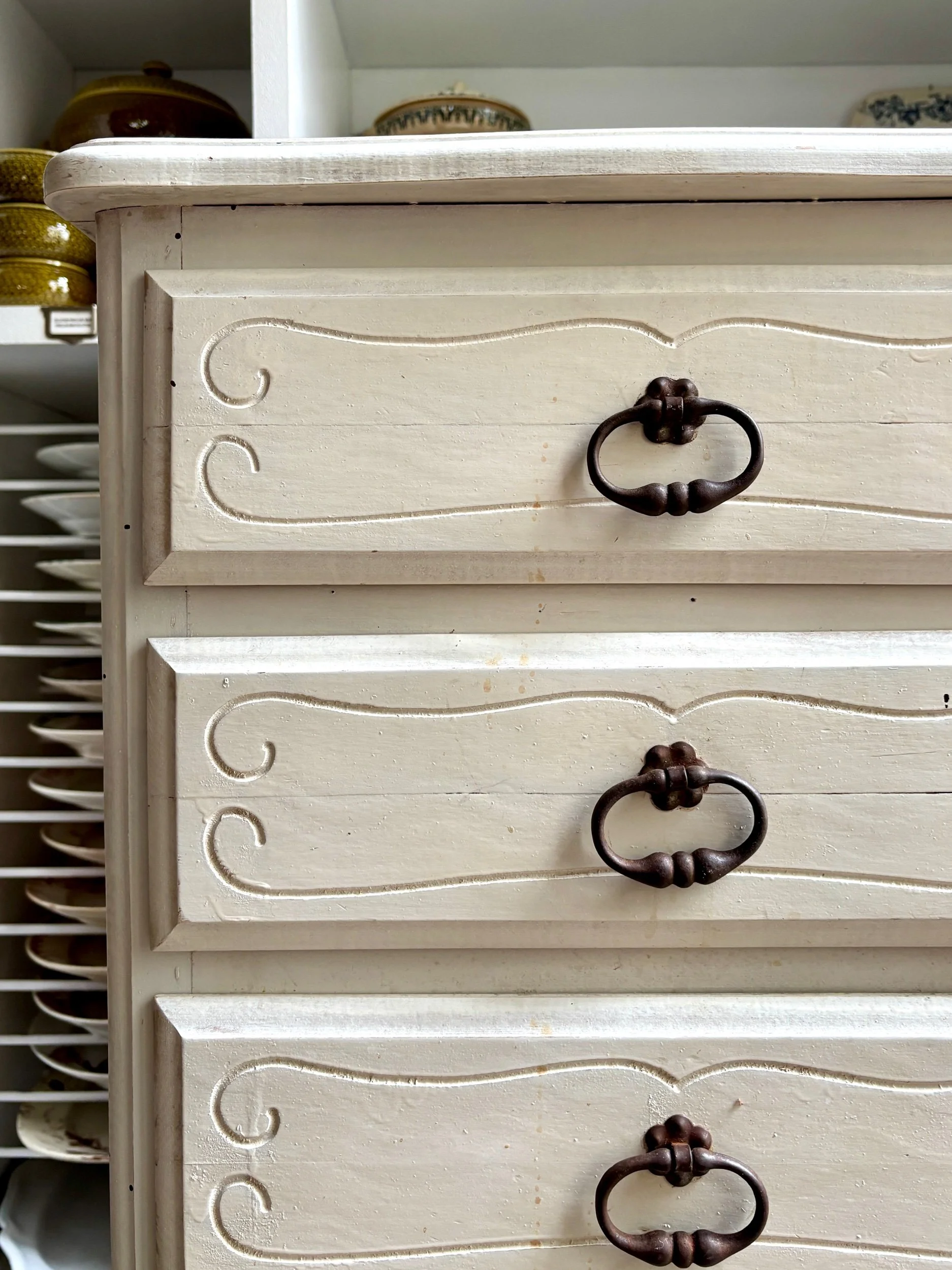 chiffonnier-meuble-bois-blanc-tiroirs-vintage-axs-design-paris-france