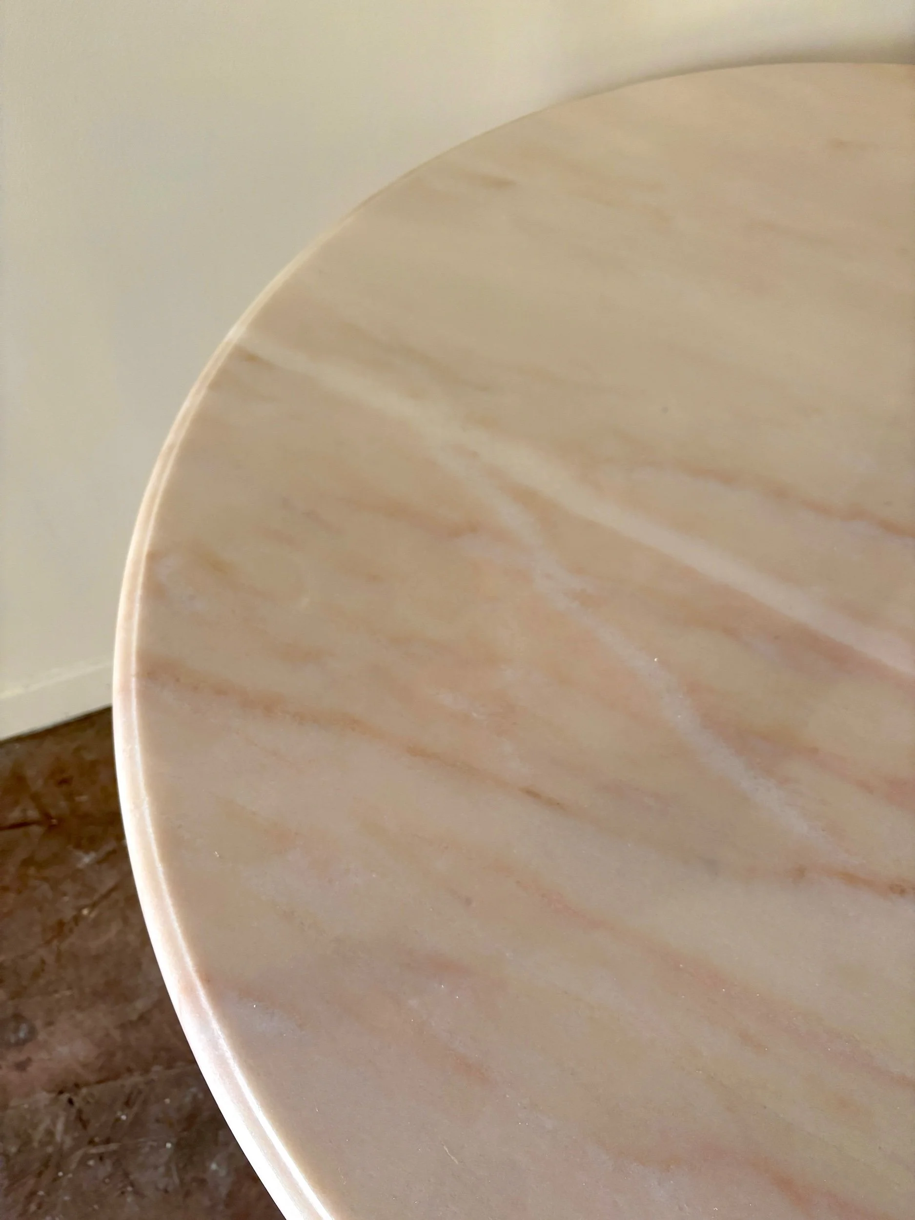 table-manger-ronde-onyx-metal-argente-vintage-axs-design-paris-france