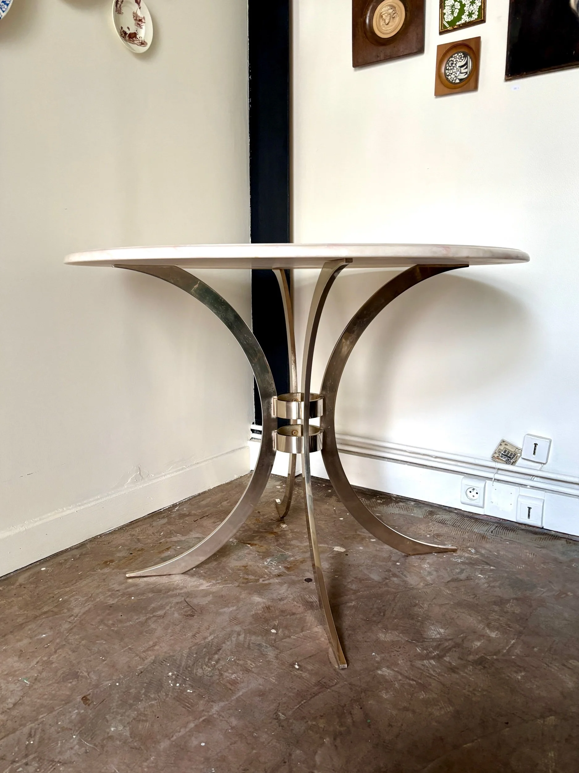 table-manger-ronde-onyx-metal-argente-vintage-axs-design-paris-france
