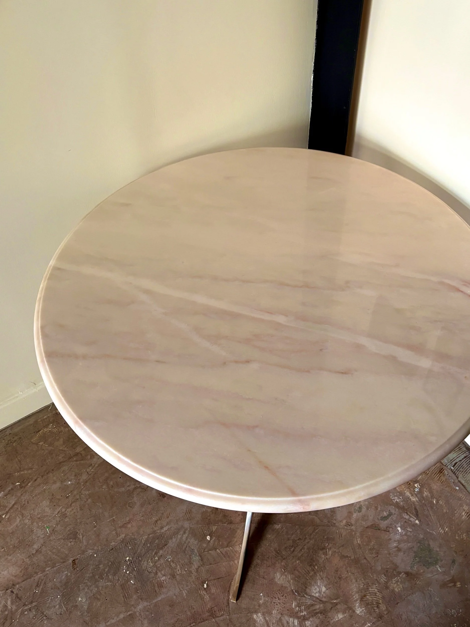 table-manger-ronde-onyx-metal-argente-vintage-axs-design-paris-france