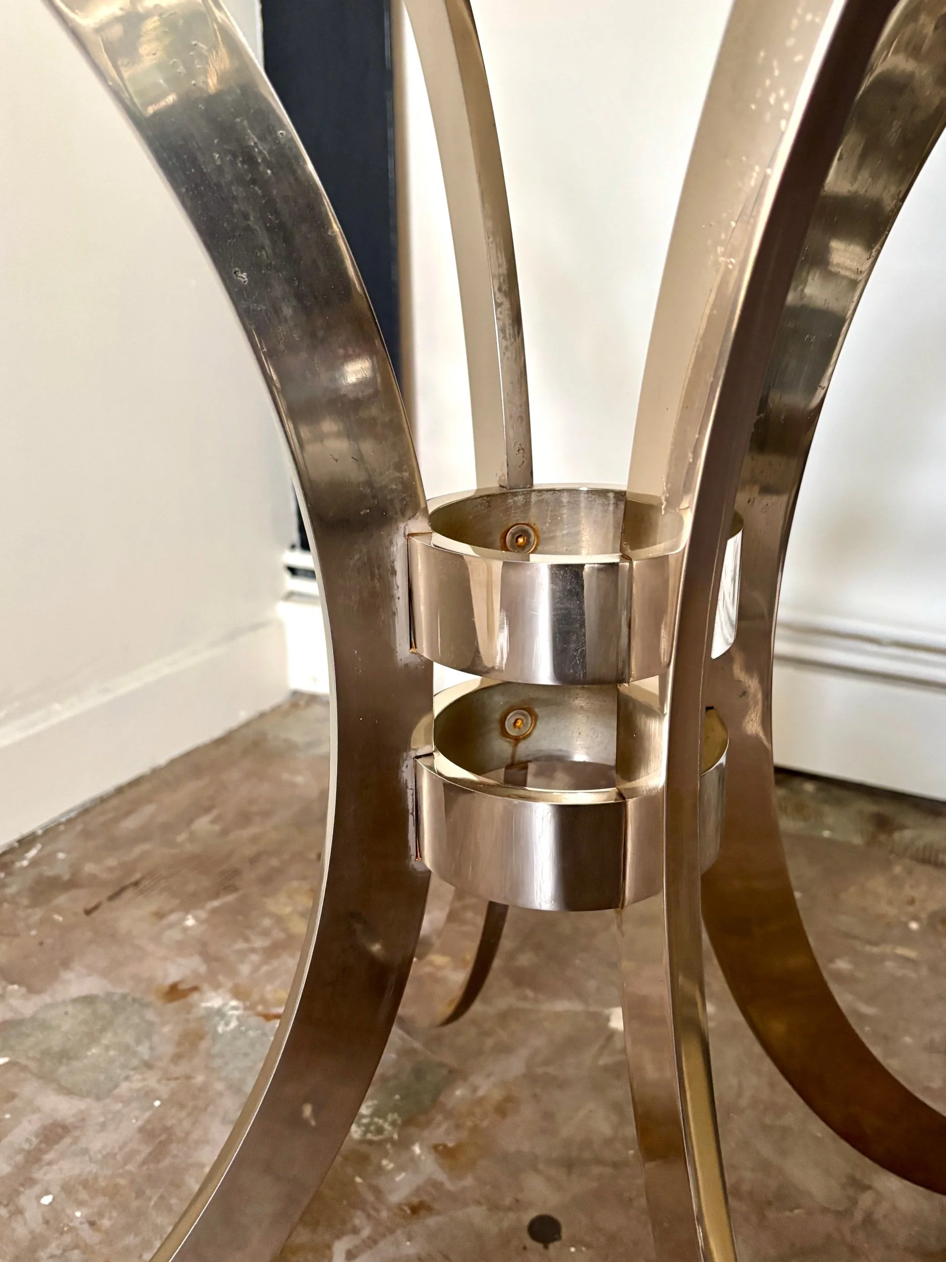 table-manger-ronde-onyx-metal-argente-vintage-axs-design-paris-france