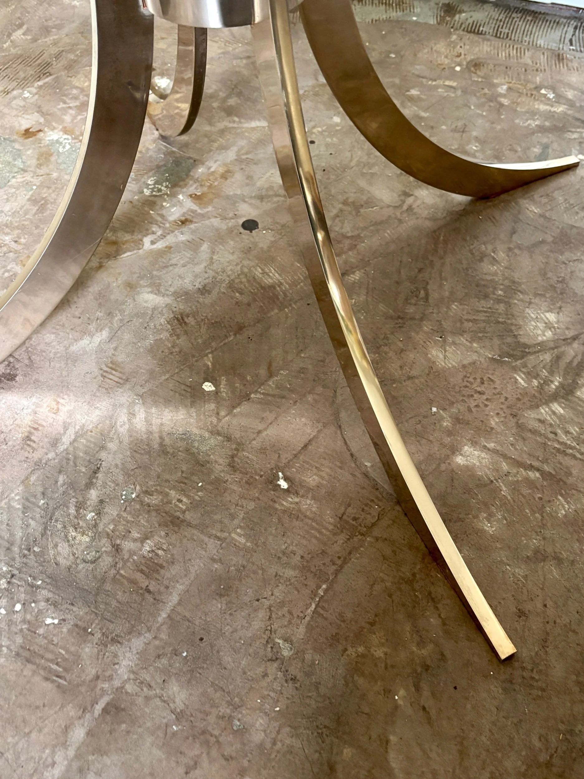 table-manger-ronde-onyx-metal-argente-vintage-axs-design-paris-france