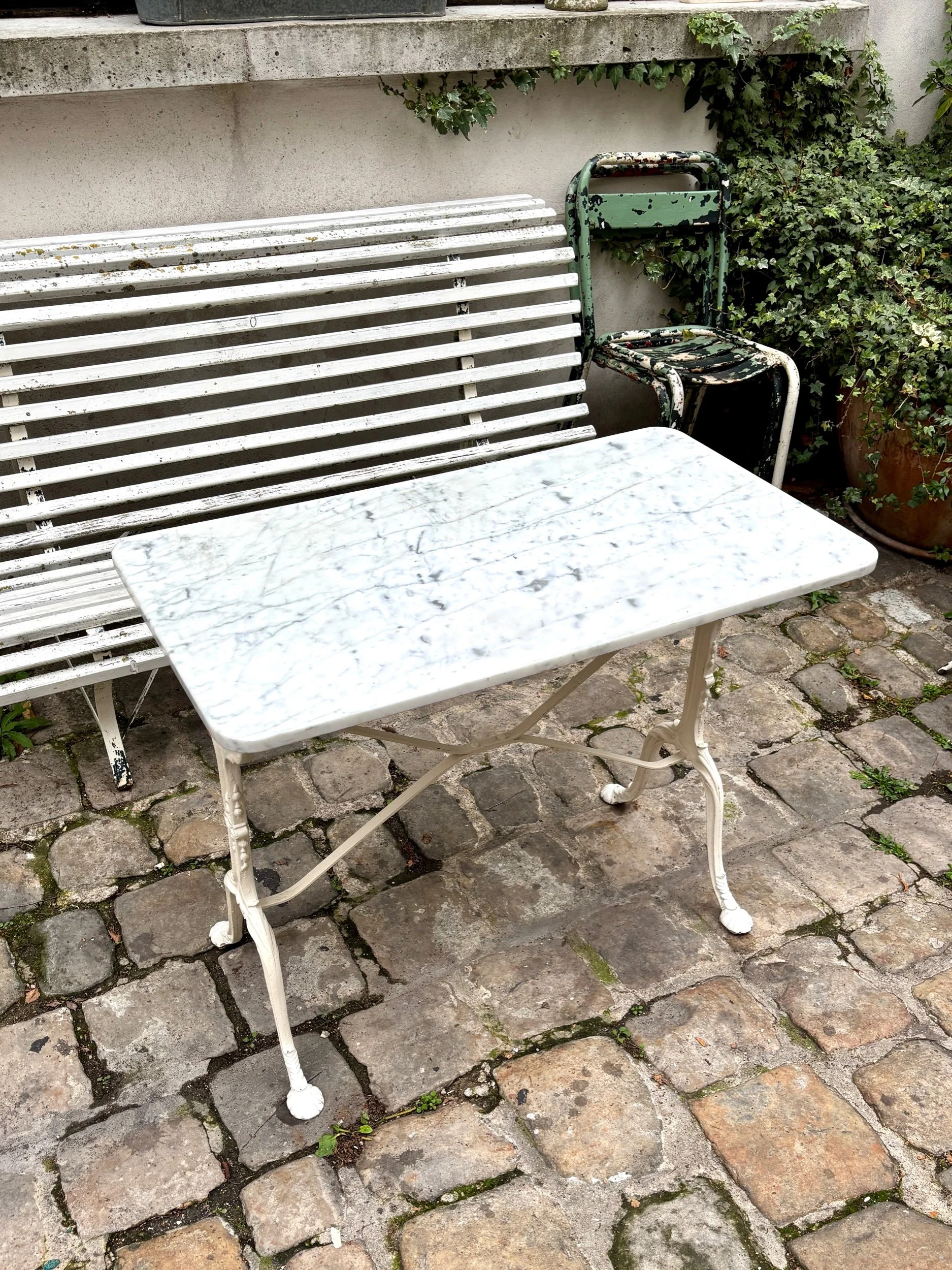 table-bistrot-2-marbre-gris-fonte-fer-blanc-vintage-axs-design-paris-france