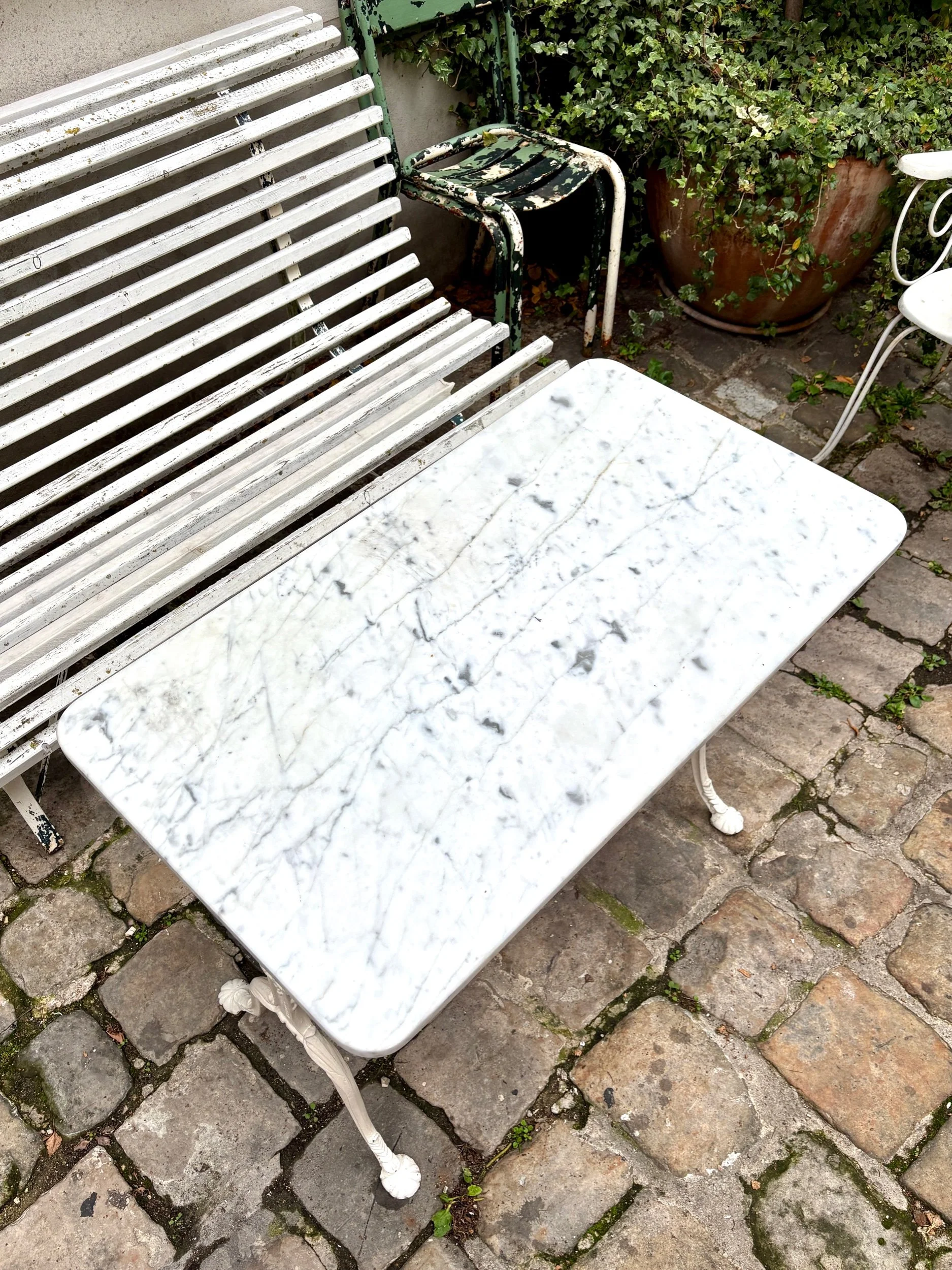 table-bistrot-2-marbre-gris-fonte-fer-blanc-vintage-axs-design-paris-france