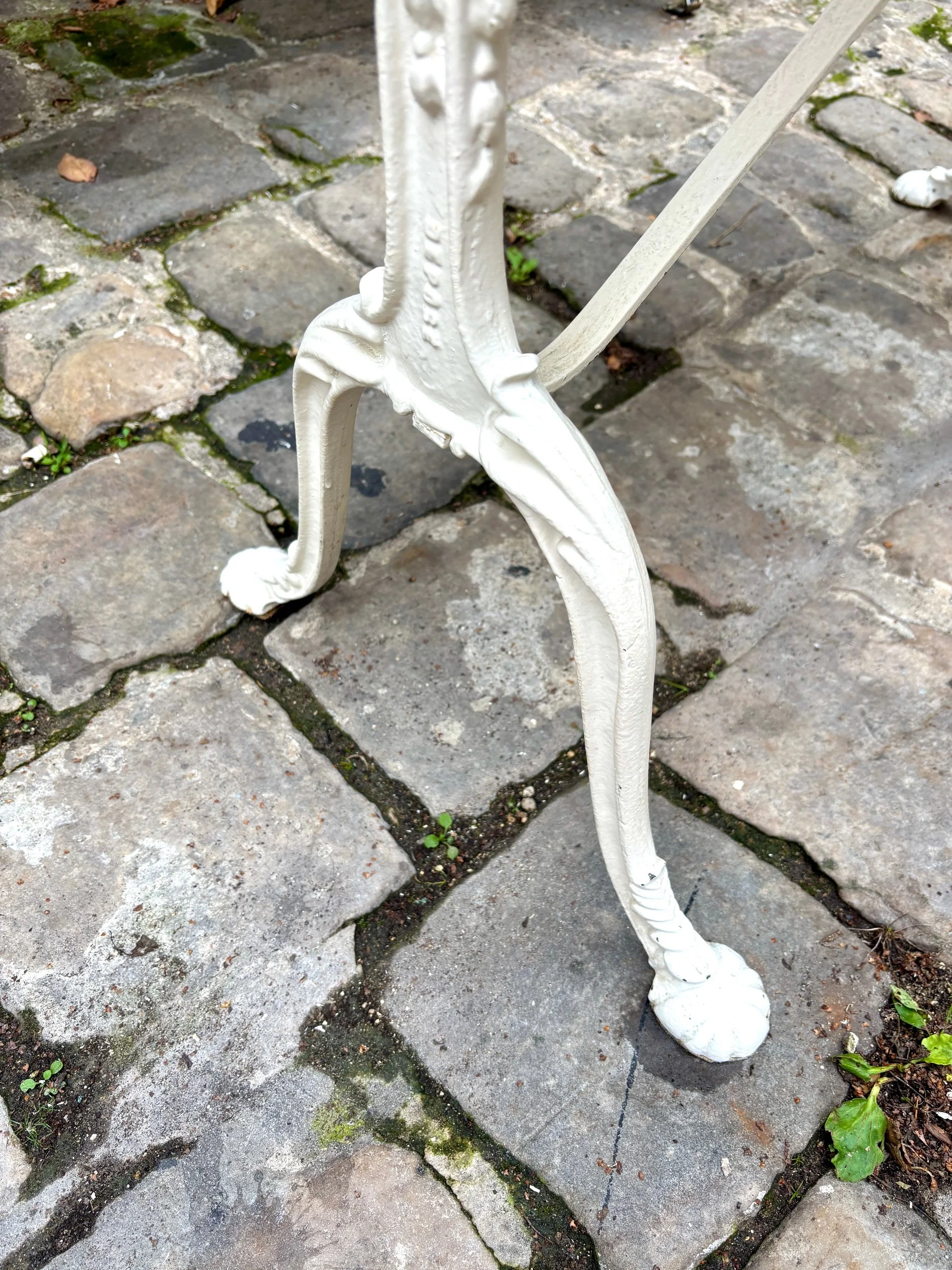 table-bistrot-2-marbre-gris-fonte-fer-blanc-vintage-axs-design-paris-france